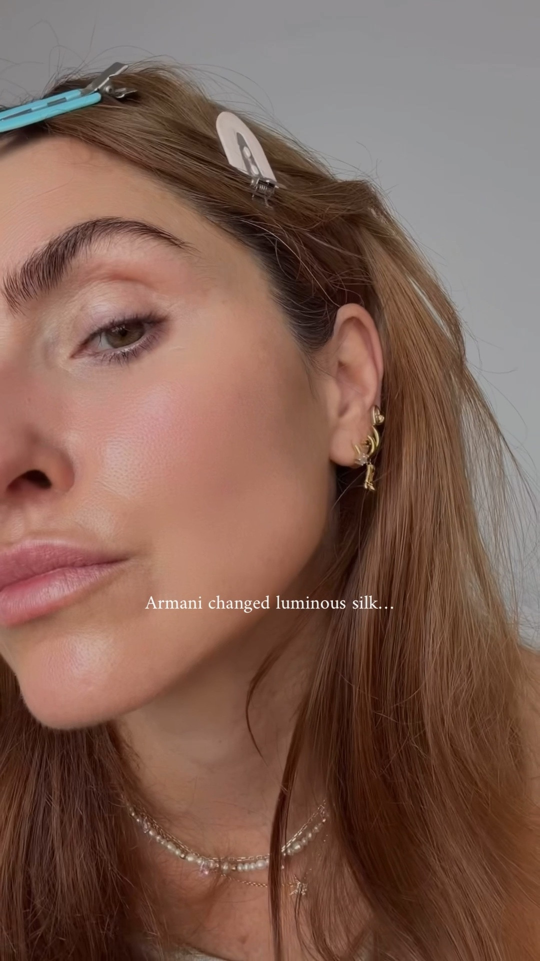 they changed the Armani Luminous Silk formula and honestly… I was nervous. but gosh, it didn’t disappoint:

- better coverage, less sinking in  
- still keeps the glow  
- amazing for dry & more mature skin

for comparison, I also tried the new Estée Lauder Double Wear formula and it’s just not for me. it accentuates pores and feels more paint-like on the skin.



_____
#armanifoundation #armaniluminoussilk #overfourty #esteelauderfoundation makeup lover, glowing skin, makeup for over forty women, over 40, kobiet po czterdziestce, makijaż dla kobiet po czterdziestce, podkład Armani, podkład double wear, sucha cera, błyszcząca skóra, dewy makeup reel

#LTKstyletip #LTKsummer #LTKbeauty