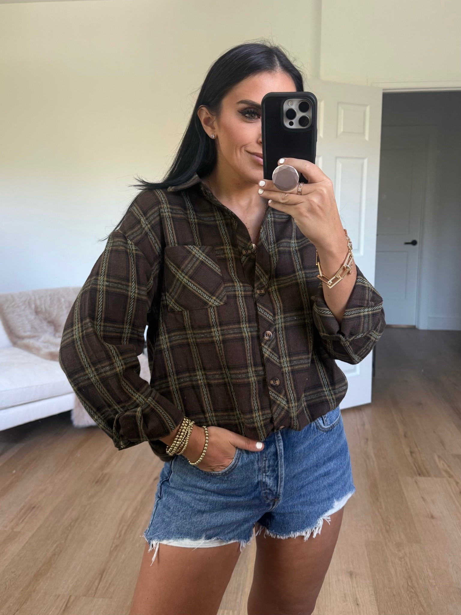 plaid shirt button down wearing size medium. Aritzia Denim Forum The '90s Vintage Cut-off Denim Short
