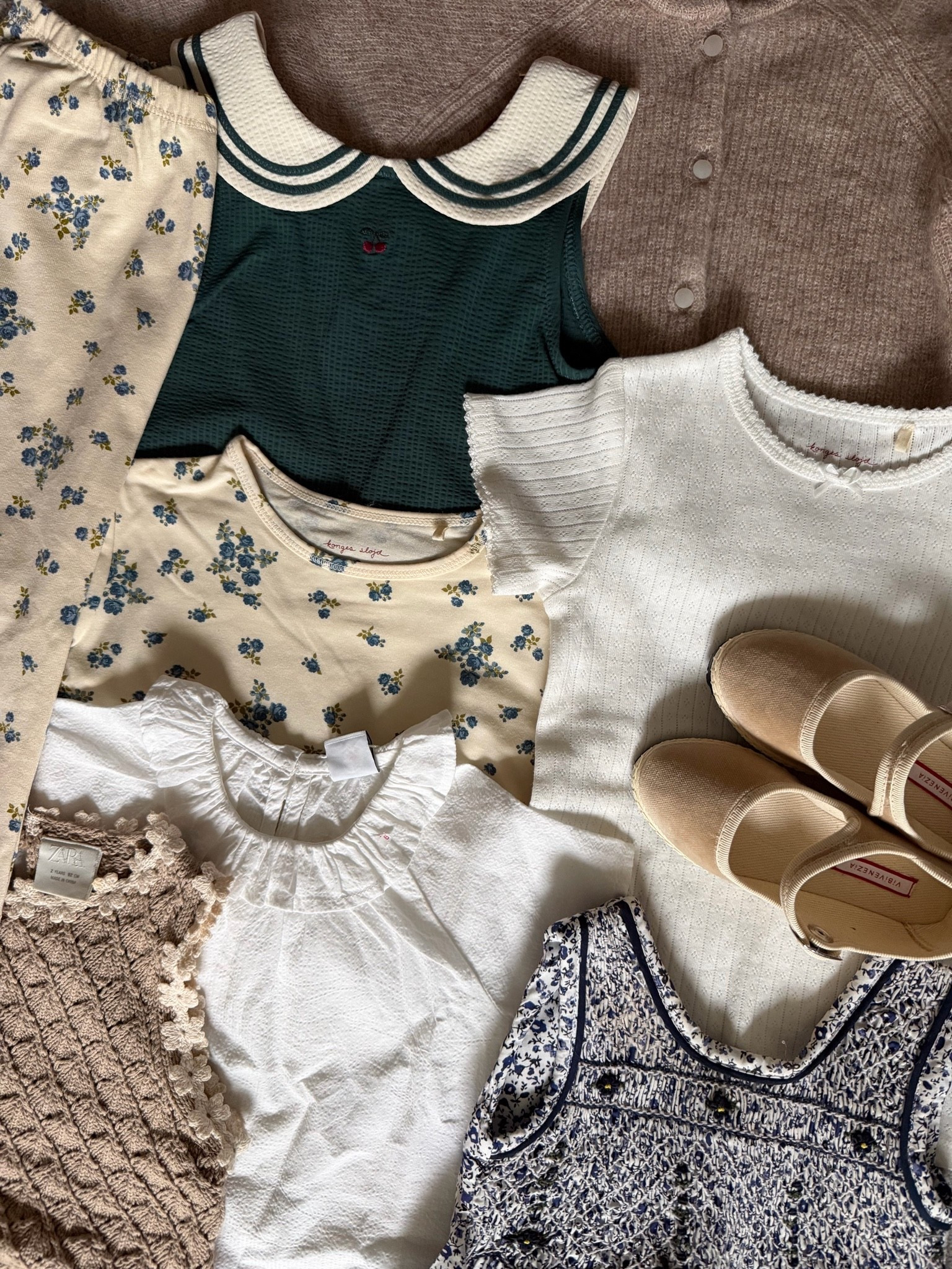 GIRL MUM SERIES: Part 1. A series dedicated to my favourite kids designers. Sharing a few of my recent favourites. 🤍

Five brands to save this week:
1. Konged Sløjd 
2. Taf
3. Petite Sézane 
4. Zara Kids 
5. Mon Bebe