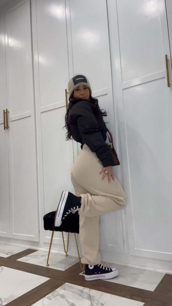 Puffer + sweatpants for a rainy and chilly day. XS in tops and pants.

Causal style
Rainy day outfit
Winter outfit
Casual outfit inspo
Spring outfits
Spring fashion
Spring outfit inspo 
Abercrombie outfit
Sweat set 
Uggs
Platform Uggs
Simple outfit 
Easy outfit
Abercrombie jeans
Denim jeans
Straight leg jeans
Sneakers
New balance

Boots
Vacation
Valentine’s Day
Work outfit 
Swim
Cocktail dress
Maternity
Bedroom
Jeans 
Boots
Living room
Uggs
Matching set
Amazon finds
North face 
North face jacket
Platform Ugg

Petite fashion


#LTKcurves #LTKfit #LTKshoecrush