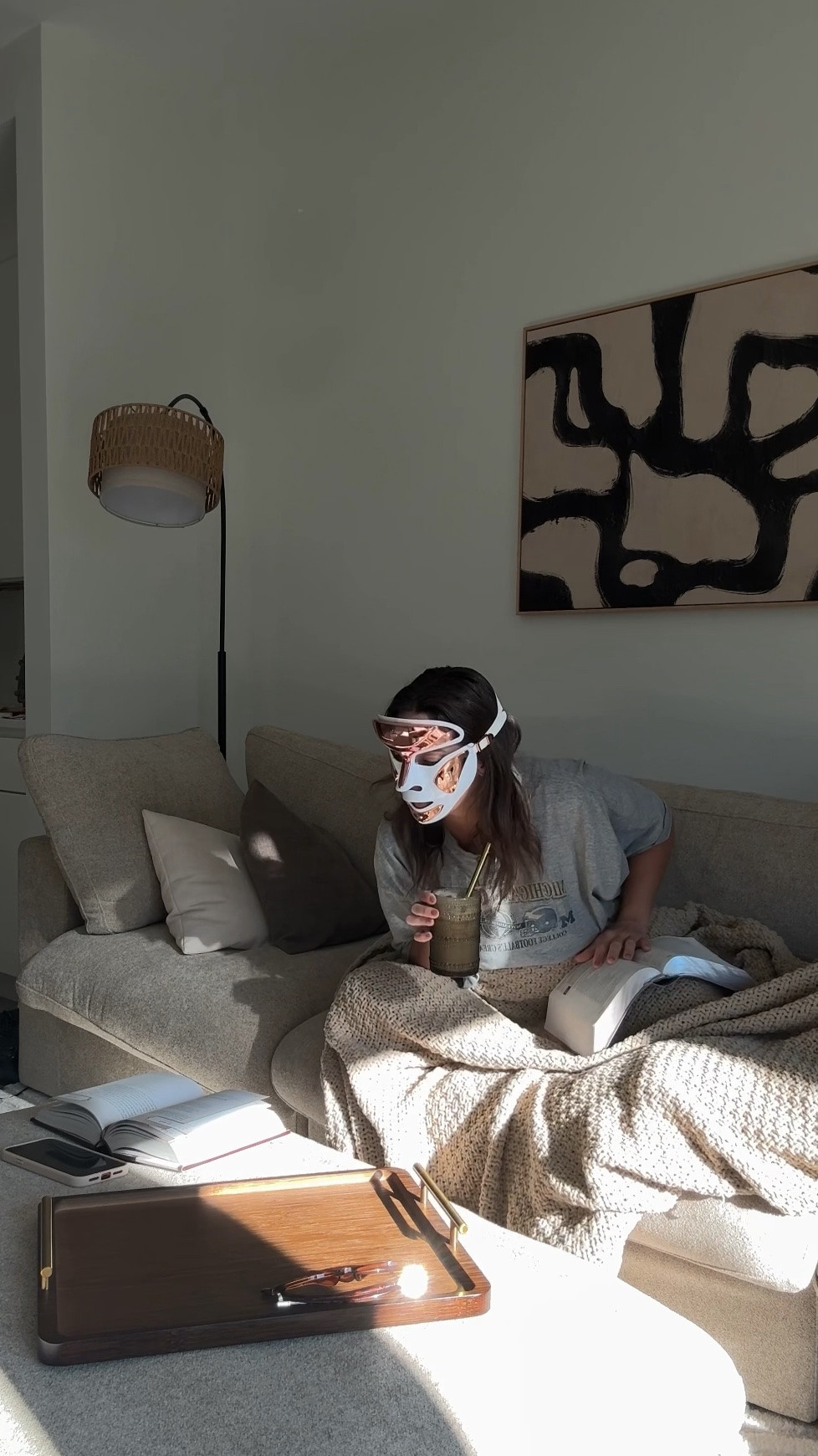 Red light mask & my morning devotional 🤍