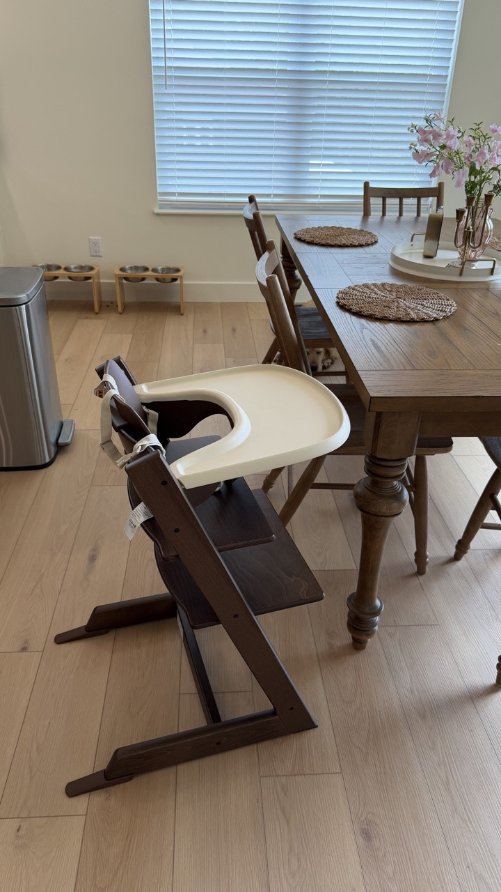 the high chair of (my) baby’s dreams ✨🤎 

#highchair #babyproducts #startingsolids #babyhighchair #secondbaby

Trip Trapp high chair
Baby high chair
High chair unboxing
Second baby
Starting solids
Starting baby solids

#LTKBaby #LTKmomlife