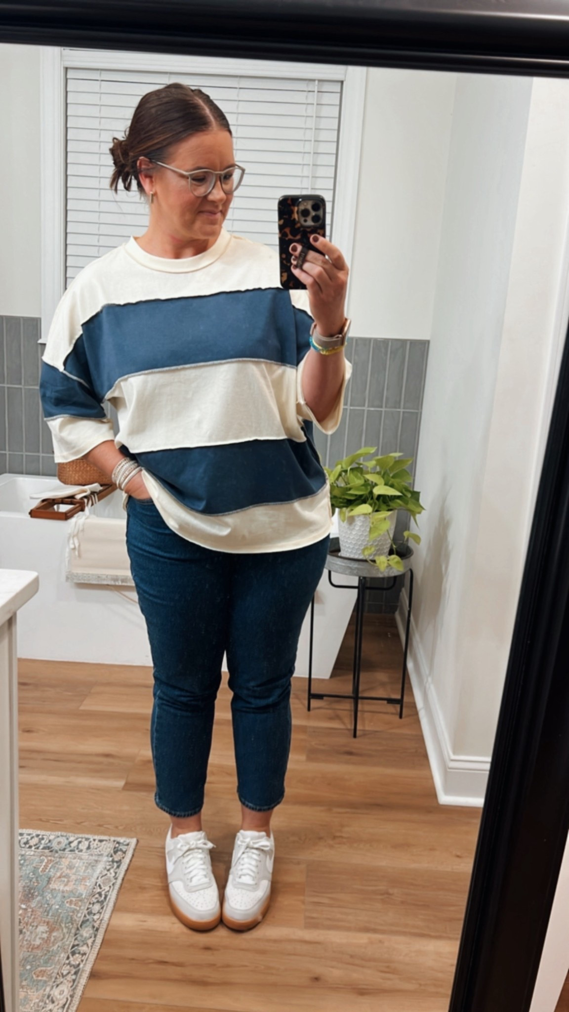 New fav jeans💙💙 Love where this ankle length pant hits! I’m 5’7” for reference. Shirt is from a local boutique!