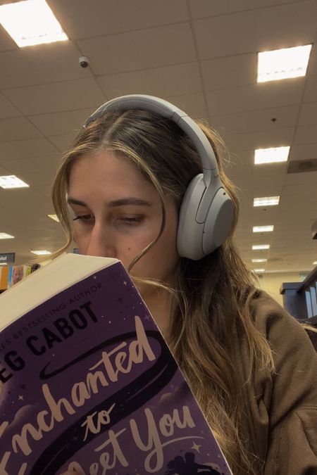 Reading Essential: My Sony Headphones 🎧 

Bookstagram: @jilliankayblogs
Ig: @jkyinthesky & @jillianybarra

#reading #booklover #bookish #bookblogger #readingessentials #tech #techessentials #headphones 

#LTKtravel #LTKGiftGuide #LTKworkwear