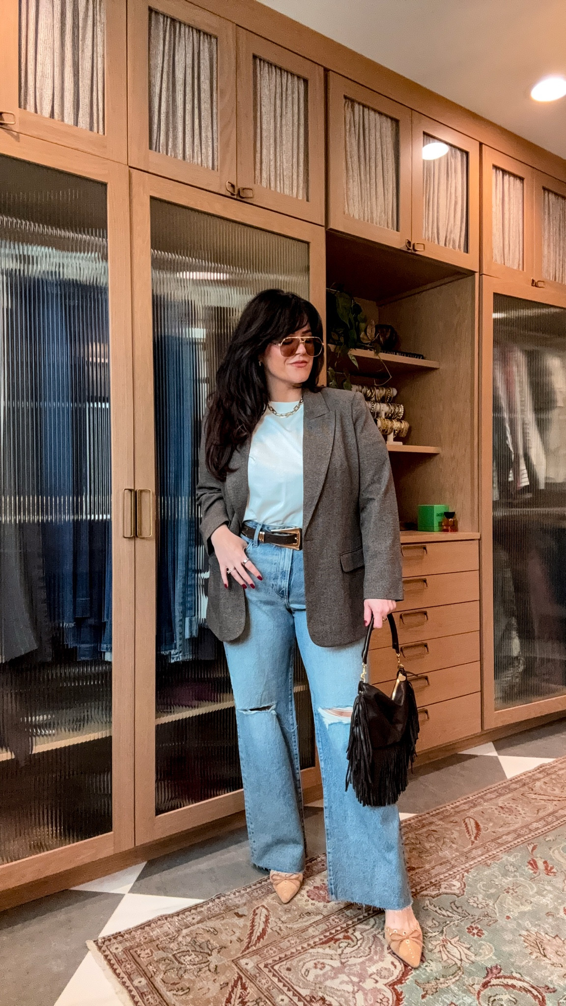 Midsize outfit inspo - chic style - blazer inspo 
Wearing an xl In the white tee 
Blazer xl (has some stretch) 
Xl belt 
Size 14 in the busted knee flare jeans 
Kitten heels Tts 

#LTKStyleTip #LTKMidsize #LTKSeasonal