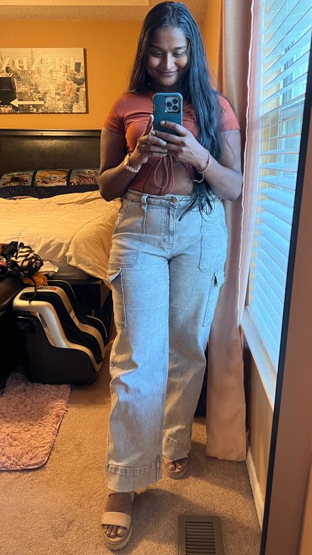 Hollister jeans thah fit so comfortable and amazing!! I am 5’3 and 180lbs and size 11 in these high rise baggy jeans!! They’re honestly so comfortable I can fall asleep in them!! Run and grab!! 

#LTKstyletip #LTKfit #LTKcurves