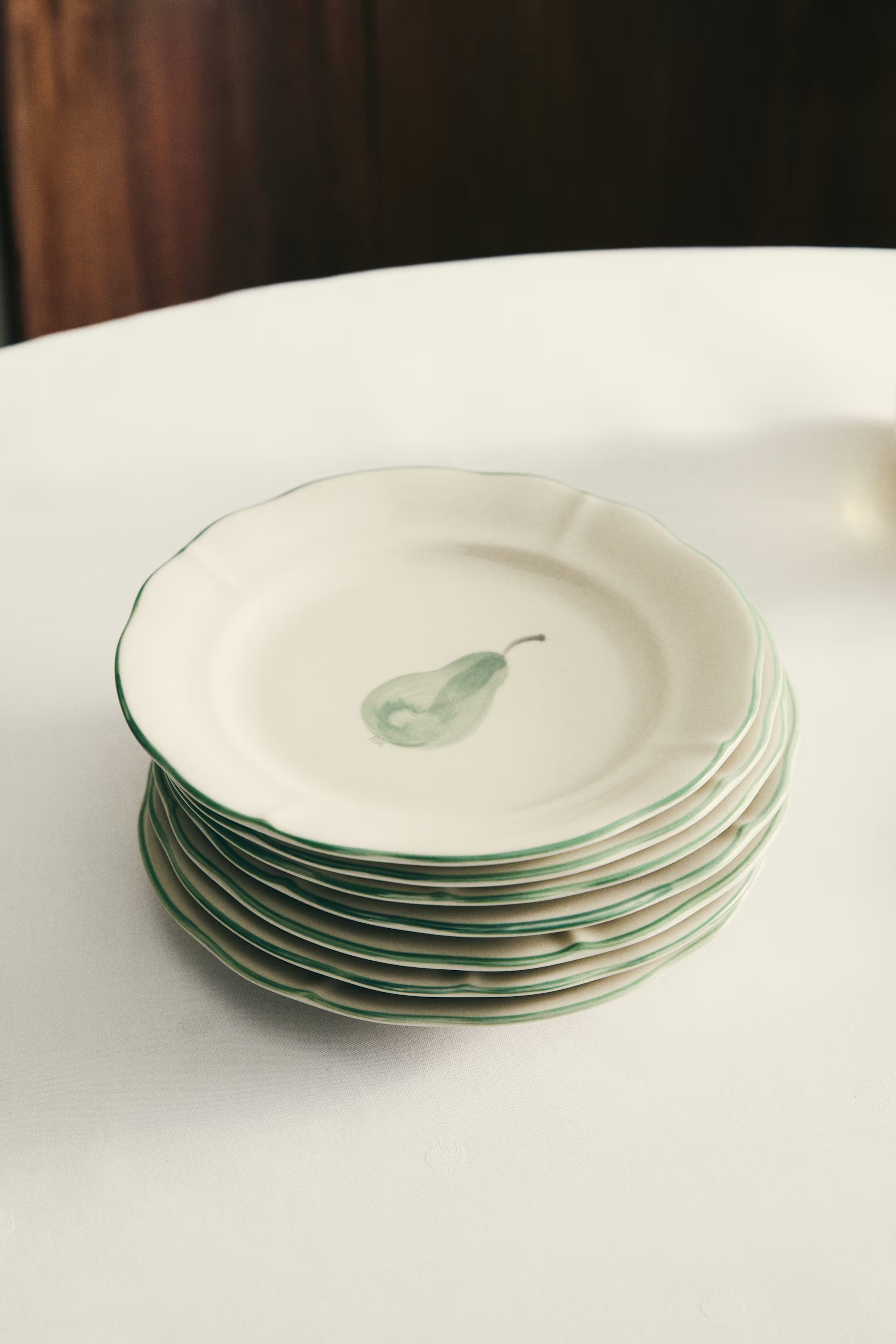 Hand-painted stoneware starter plate | H&M (UK, MY, IN, SG, PH, TW, HK)