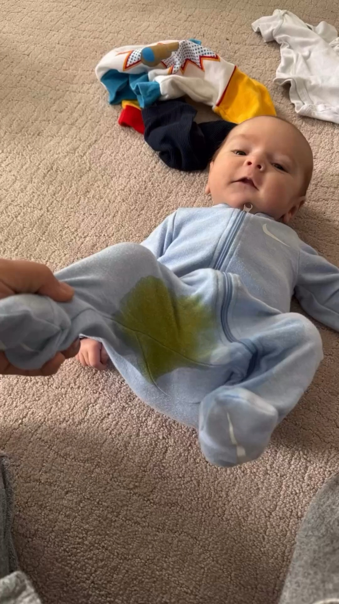 Mom Lessons: Don’t cut corners on diapers & have a good cleaning plan.

Blow outs are inevitable or are they?

I cut corners trying other diapers rather than sticking to what I know works and I paid for it. BUT I also have my clean up plan in @missmouths and @dropps.

Monster blow out? No problem. Clothes saved 🙌🏽
