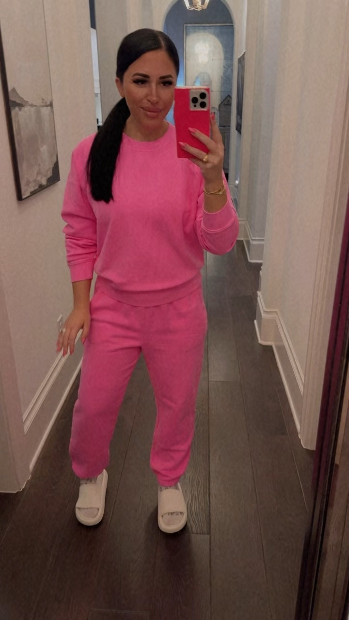 The comfiest and cutest neon PINK sweatset!! 🩷

I RAN to buy this the second it restocked and I have zero regrets. It is the softest vintagey worn in fleece and fits like a dream! Also comes in other colors if pink isn’t your jam. I’m wearing a Small in the top and sized up to a M in the pants for an oversized fit.

Trust me- you NEED this one!

#LTKfindsunder100 #LTKfindsunder50 #LTKSeasonal