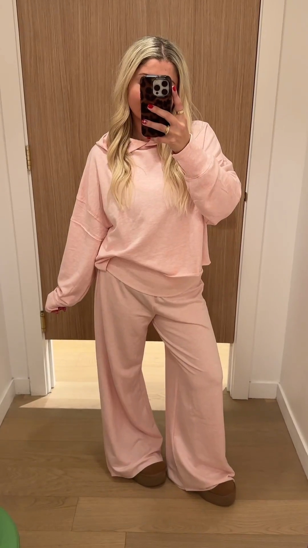 New aerie matching set on sale
Hoodie m
Pants small
Gift idea 


#LTKootd #LTKSaleAlert #LTKGiftGuide