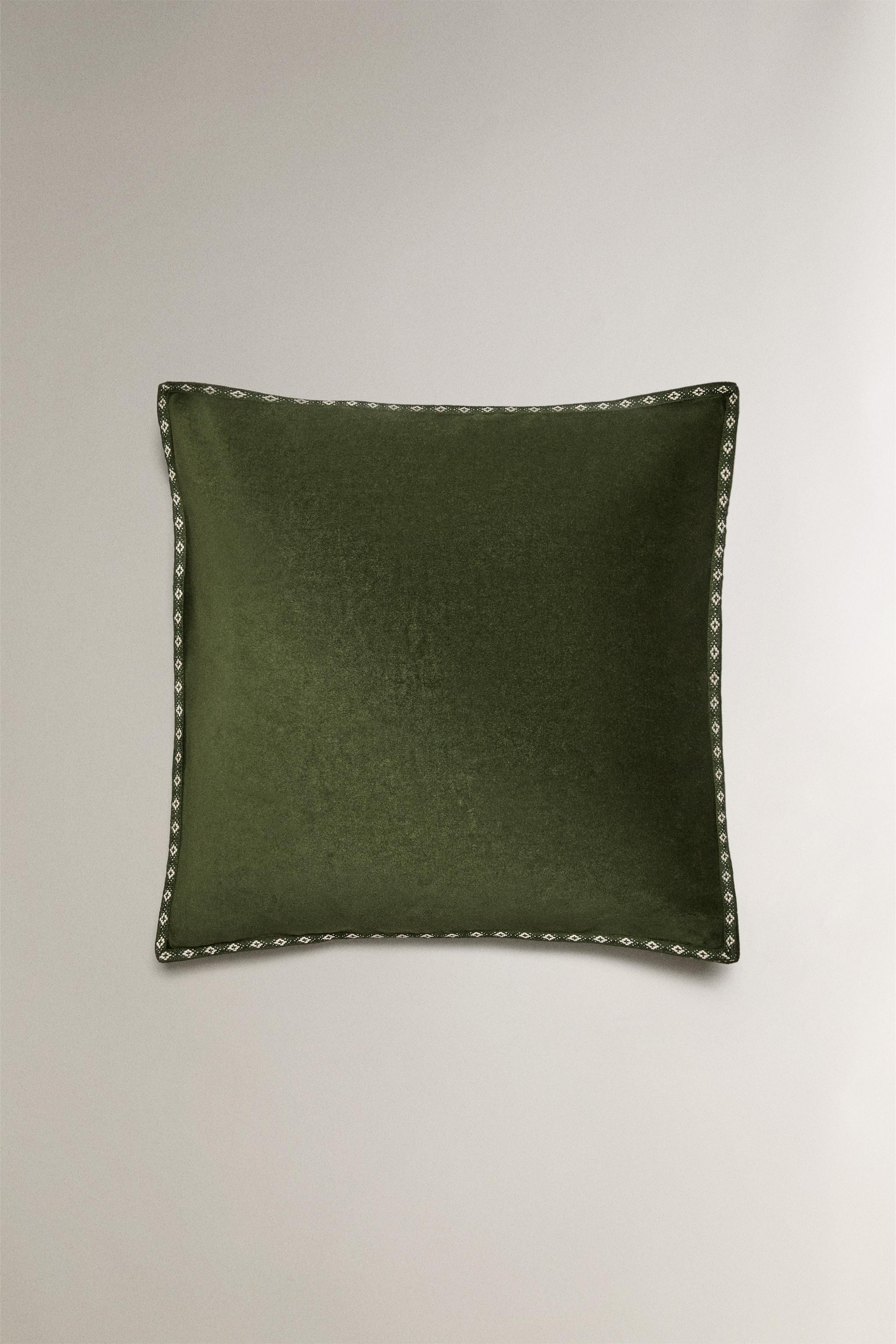 VELVET CHRISTMAS CUSHION COVER WITH EDGE DETAIL | Zara UK