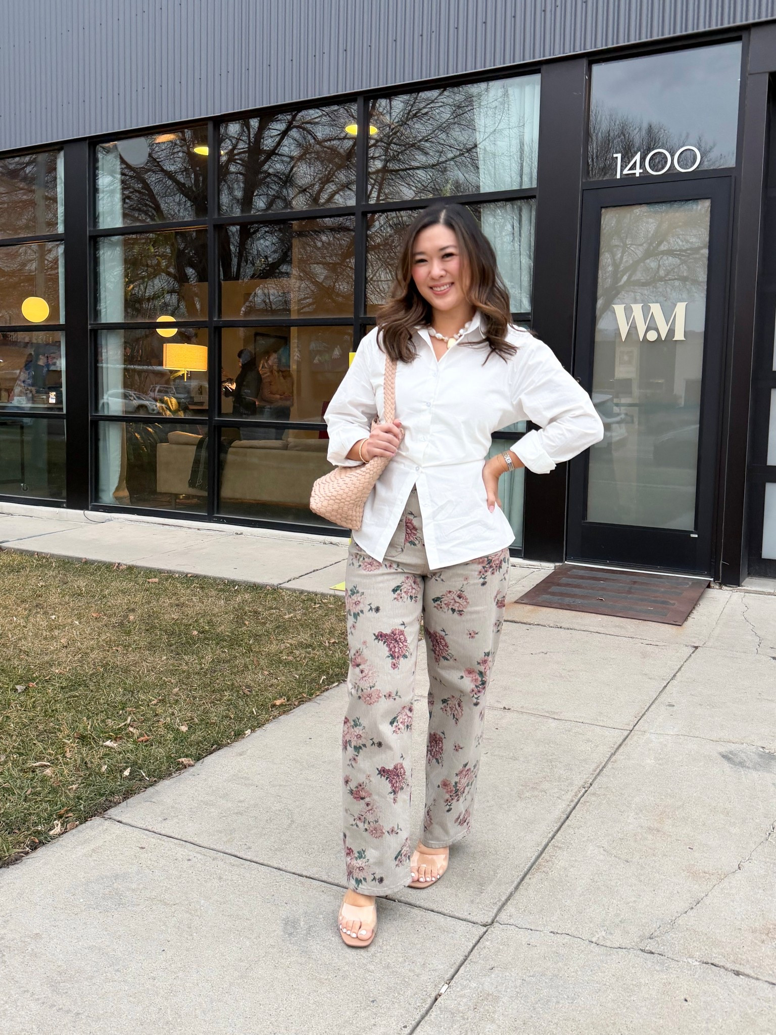 Spring outfit
Tie back button down: Medium
Makes you look snatched!
Floral pants: 8