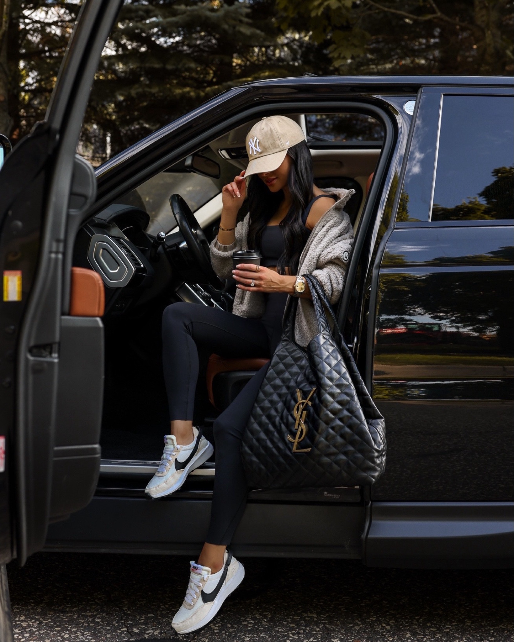 Winter weekend outfit
Vuori Sherpa jacket
Vuori workout set
Nike sneakers 



#LTKSeasonal #LTKFitness #LTKFindsUnder100