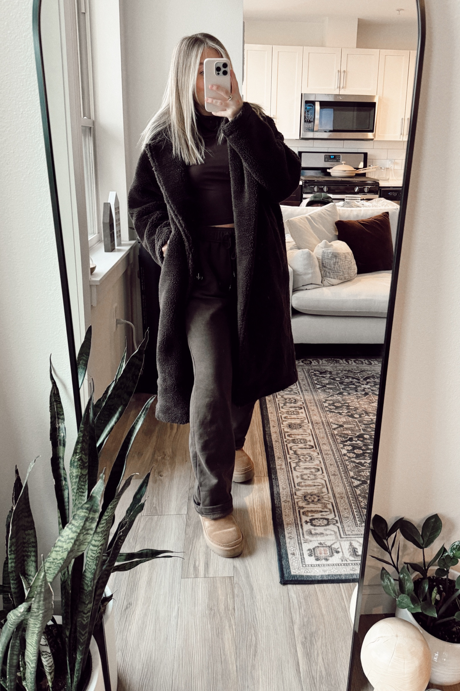 never enough brown. finally got my hands on the trench Sherpa in espresso! I size down in everything ALO since it runs pretty big, imo. 
🤎🧸👜🤠

#LTKfitness #LTKSeasonal #LTKGiftGuide