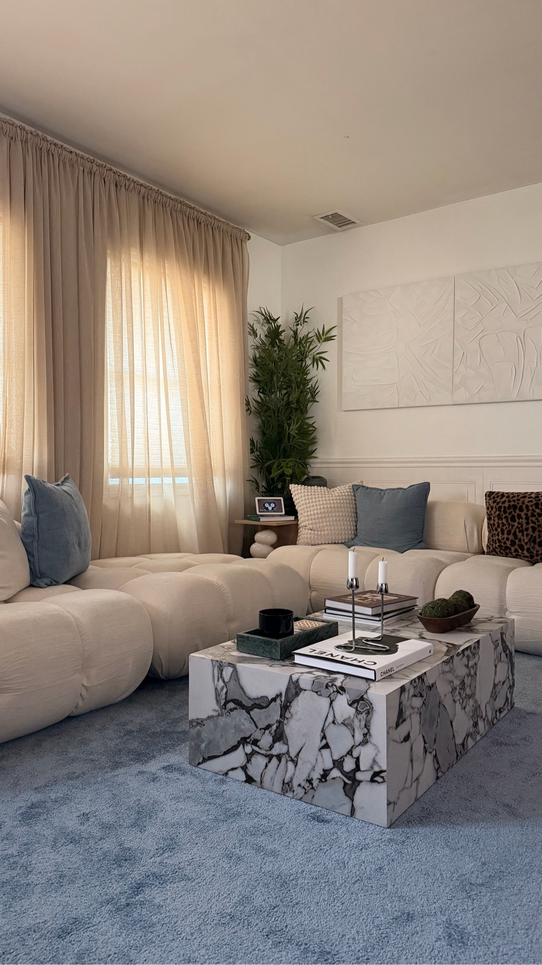 If your living room feels like it’s missing something… this is your sign 🤍

These are the exact pieces that made my space feel softer, cozier, and way more put together

✔️ statement couch
✔️ marble coffee table
✔️ neutral curtains that warm up the room

No gatekeeping — linked everything ✨
#LTKFinds #ShopMyHome #AmazonHome
#LivingRoomDecor #CozyLivingRoom #NeutralHomeDecor
#HomeInspo #InteriorStyle #DecorFinds
#HomeWithYeny #ModernLivingRoom


#LTKHome #LTKSaleAlert #LTKHome