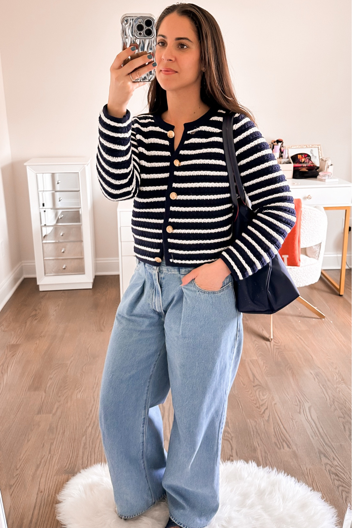 Cool & casual OOTD:

Navy Stripe Sweater Jacket: GAPFACTORY (60% off)
Pleated Baggy Jean: Levi’s in medium wash
Navy Tote: Longchamp
Dark Blue Sandals: Marc Fisher

#LTKshoecrush #LTKitbag

#LTKSeasonal #LTKstyletip #LTKparties