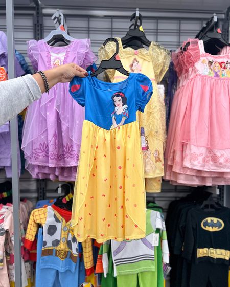 Toddler Disney nightgowns

Walmart finds, Walmart style, Walmart fashion, kids fashion, Disney finds 

#LTKKids #LTKFamily