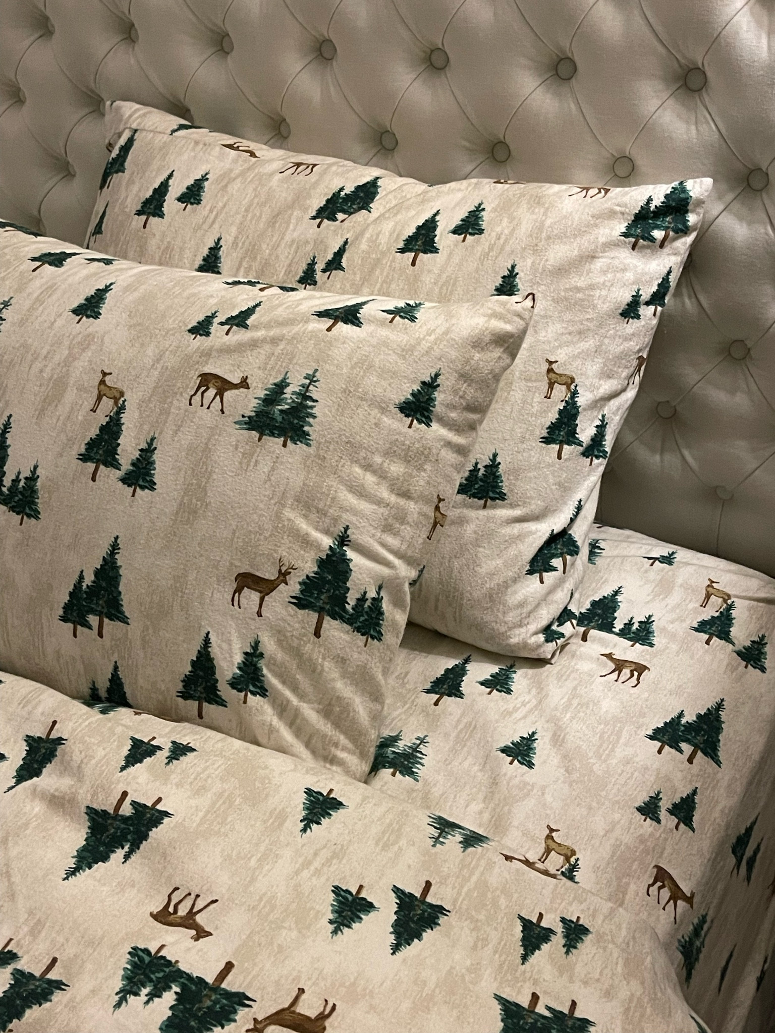 The coziest holiday bedding! #holiday #bedding #holidaysheets 

#LTKfindsunder100 #LTKSeasonal #LTKHoliday