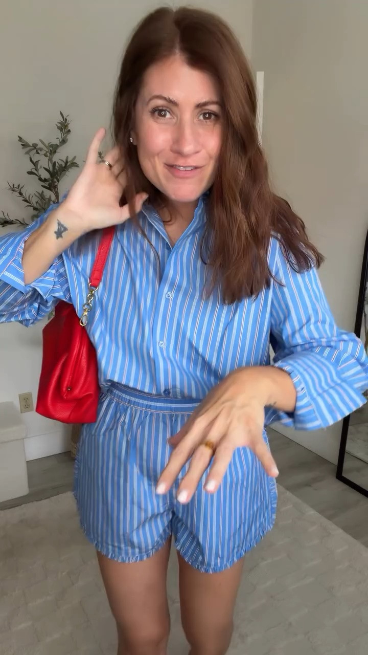 Wearing a size small and both the top and the bottom

#LTKSeasonal #LTKOver40