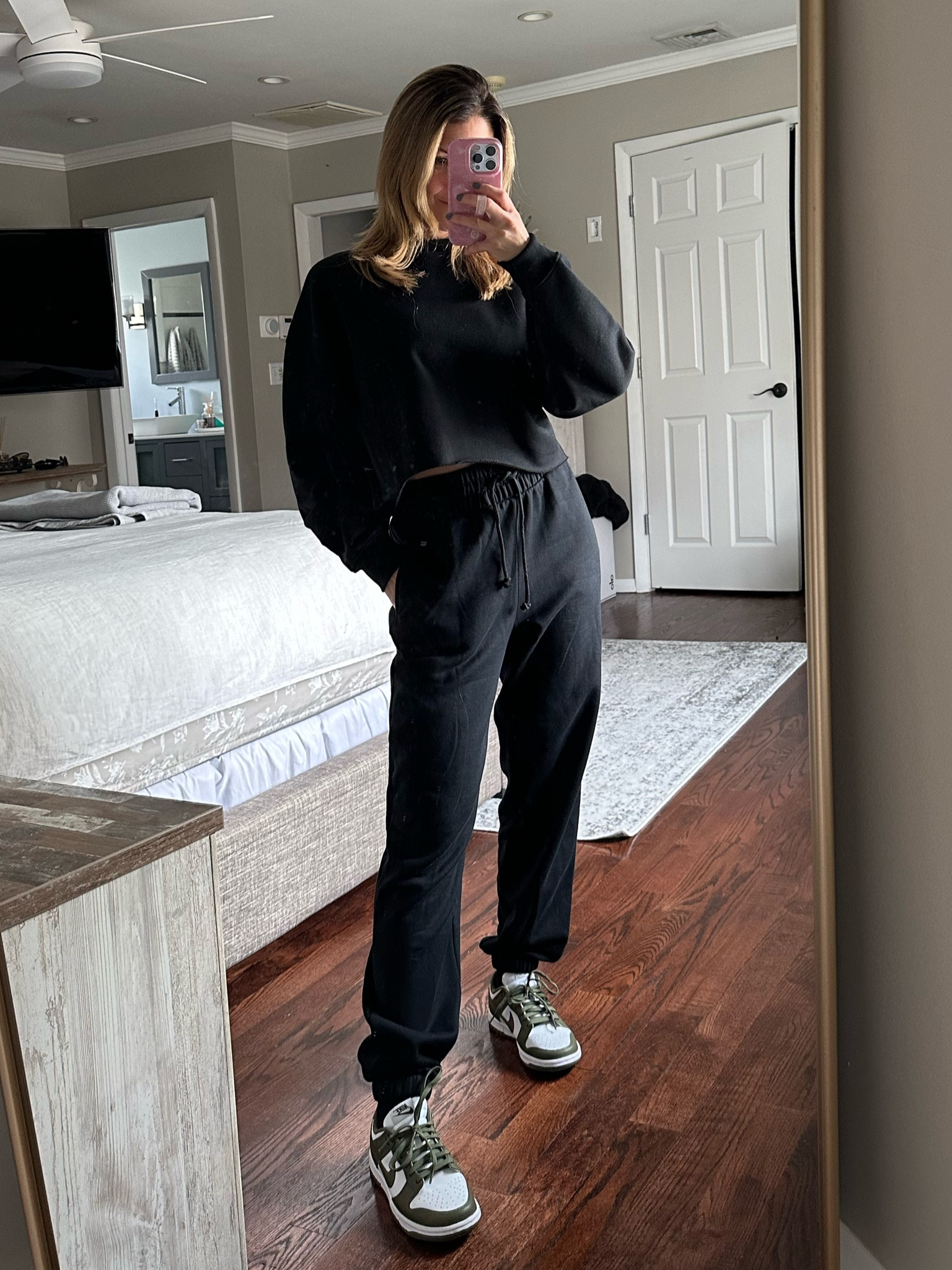 High rise jogger ,
Cropped sweatshirt 
 

#LTKGiftGuide #LTKstyletip