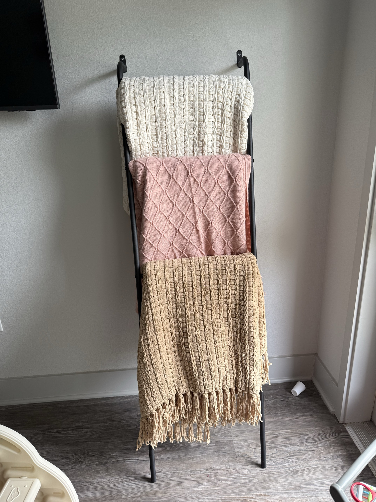 ✨ Cozy Corner Upgrade ✨
Add warmth and style to your space with this blanket ladder, the perfect way to display your favorite chunky knit throws, boho blankets, and textured farmhouse decor 🪵🧺 Whether you’re going for modern farmhouse, minimalist aesthetic, or Scandinavian hygge vibes, this decorative ladder brings function + charm to any room.

#LTKHome #LTKFamily #LTKFindsUnder50