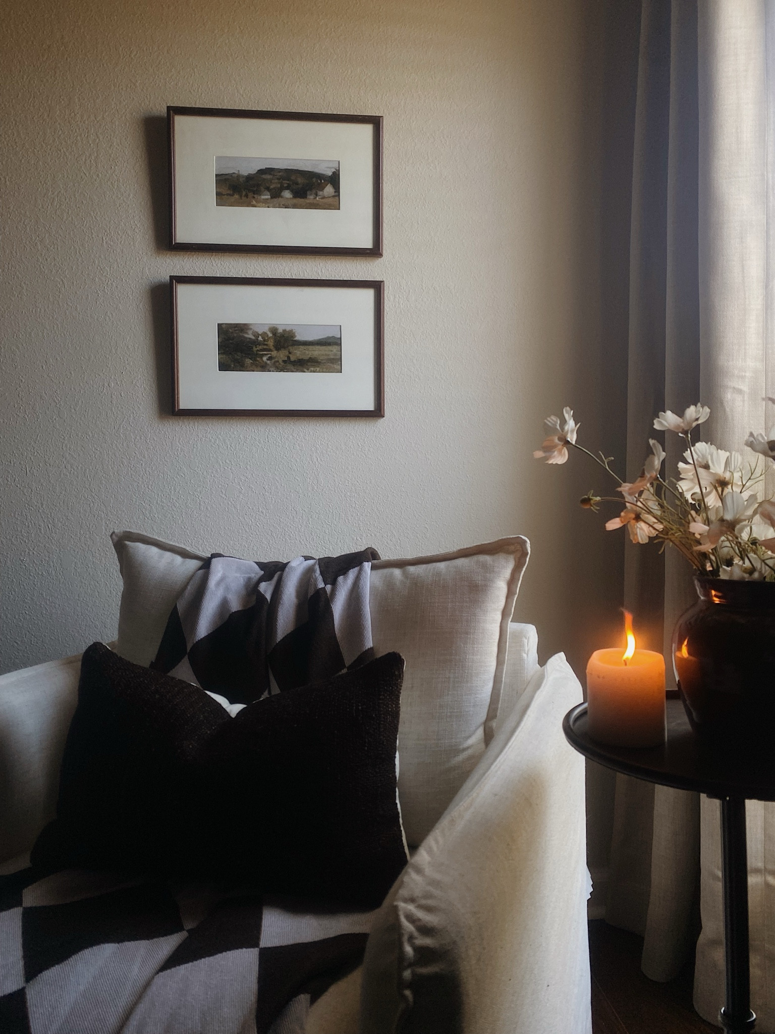 Cozy reading nook

Fall decor | fall home | home decor | home inspo | interior design | transitional design 

#LTKSeasonal #LTKHome #LTKFindsUnder50