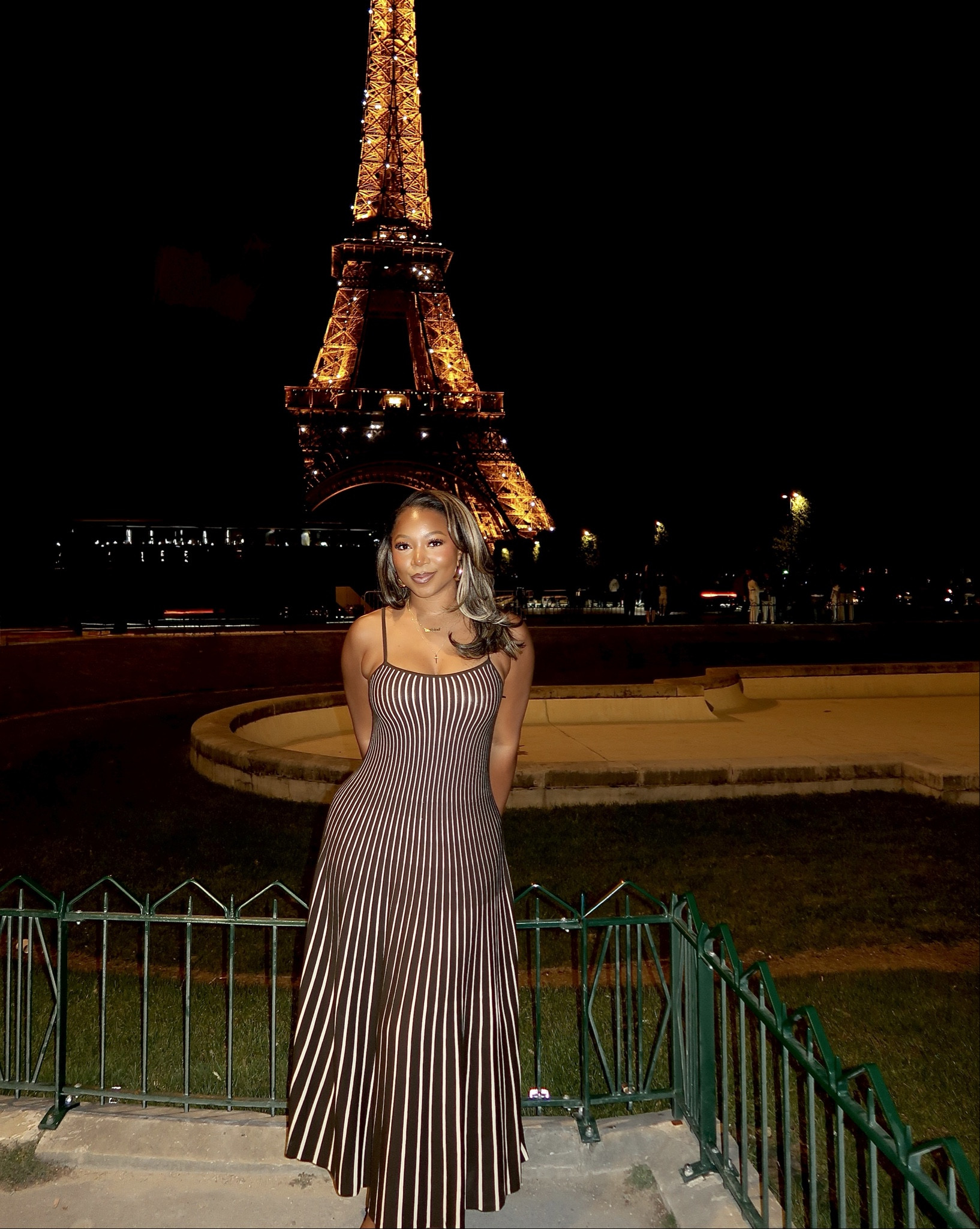 BONJOUR!!!! From Paris!!! I LOVEEEE this dress and I’m wearing a medium. A large fits fabulous too!! SO GOOD 
