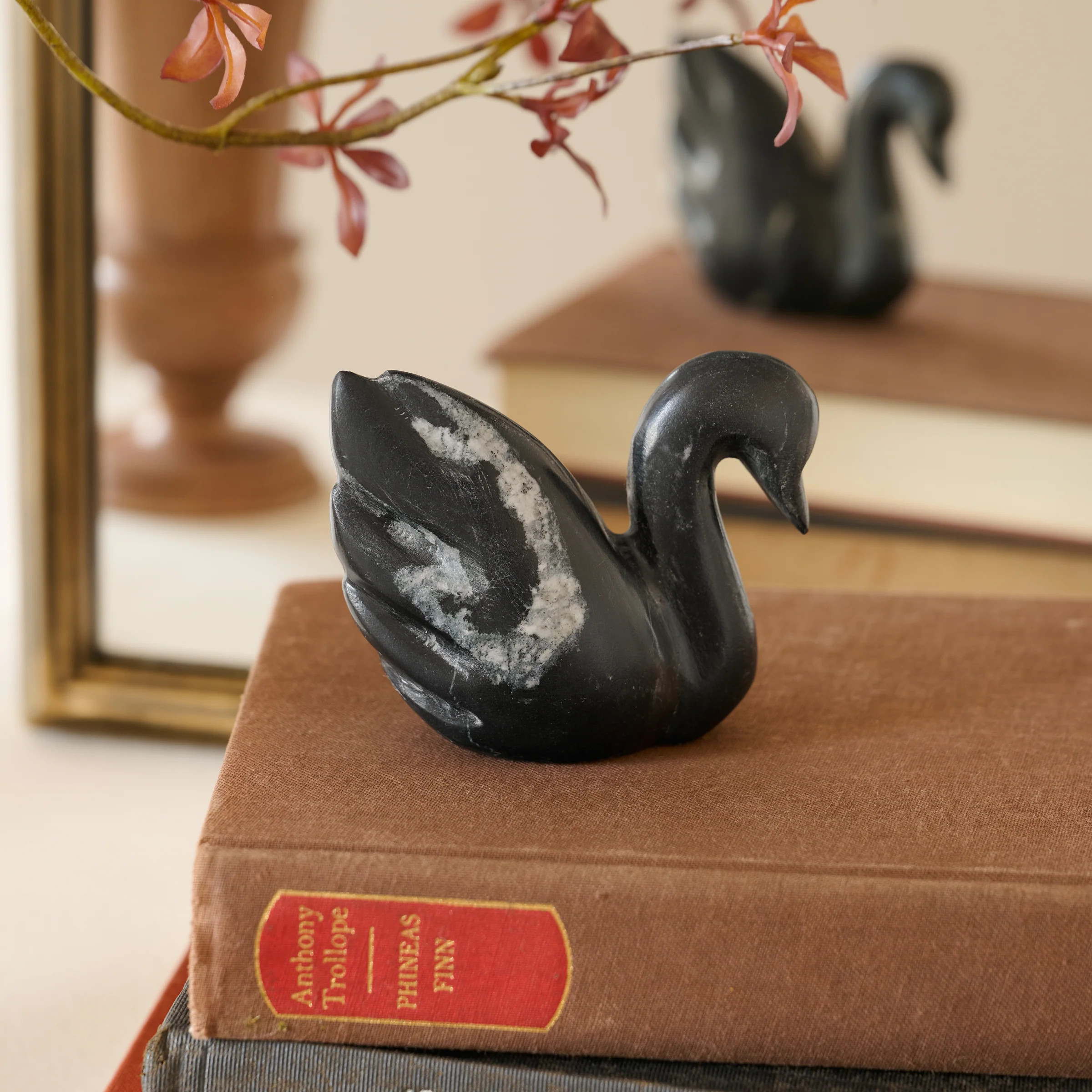 Decorative Marble Swan | Magnolia