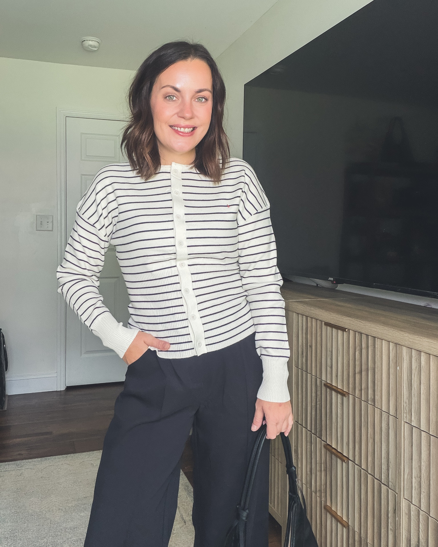 This Amazon top is giving major Aritzia vibes without the Aritzia price tag 🤎 The fitted waist + classic stripes make it look so elevated, and it’s such an easy piece to dress up for work or style casually with denim. Definitely one of those Amazon finds that looks way more expensive than it is! ✨

#amazonfashion #amazonfinds #aritziafinds #falloutfit #workwear #affordablestyle #LTKfinds

#LTKootd #LTKgrwm #LTKWorkwear