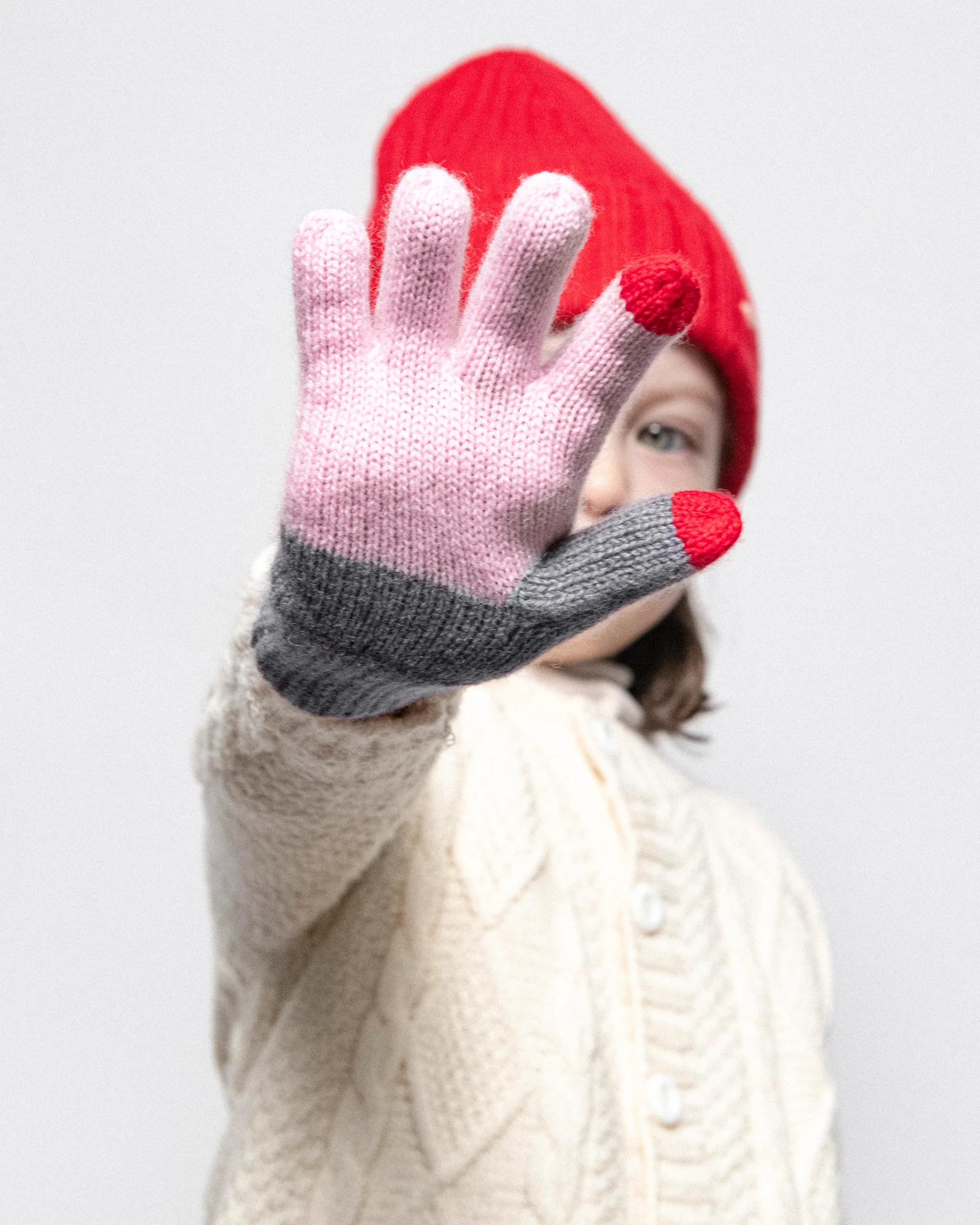 The Kids-being-kids Gloves - Pink/Red | LǍOLAO STUDIOS