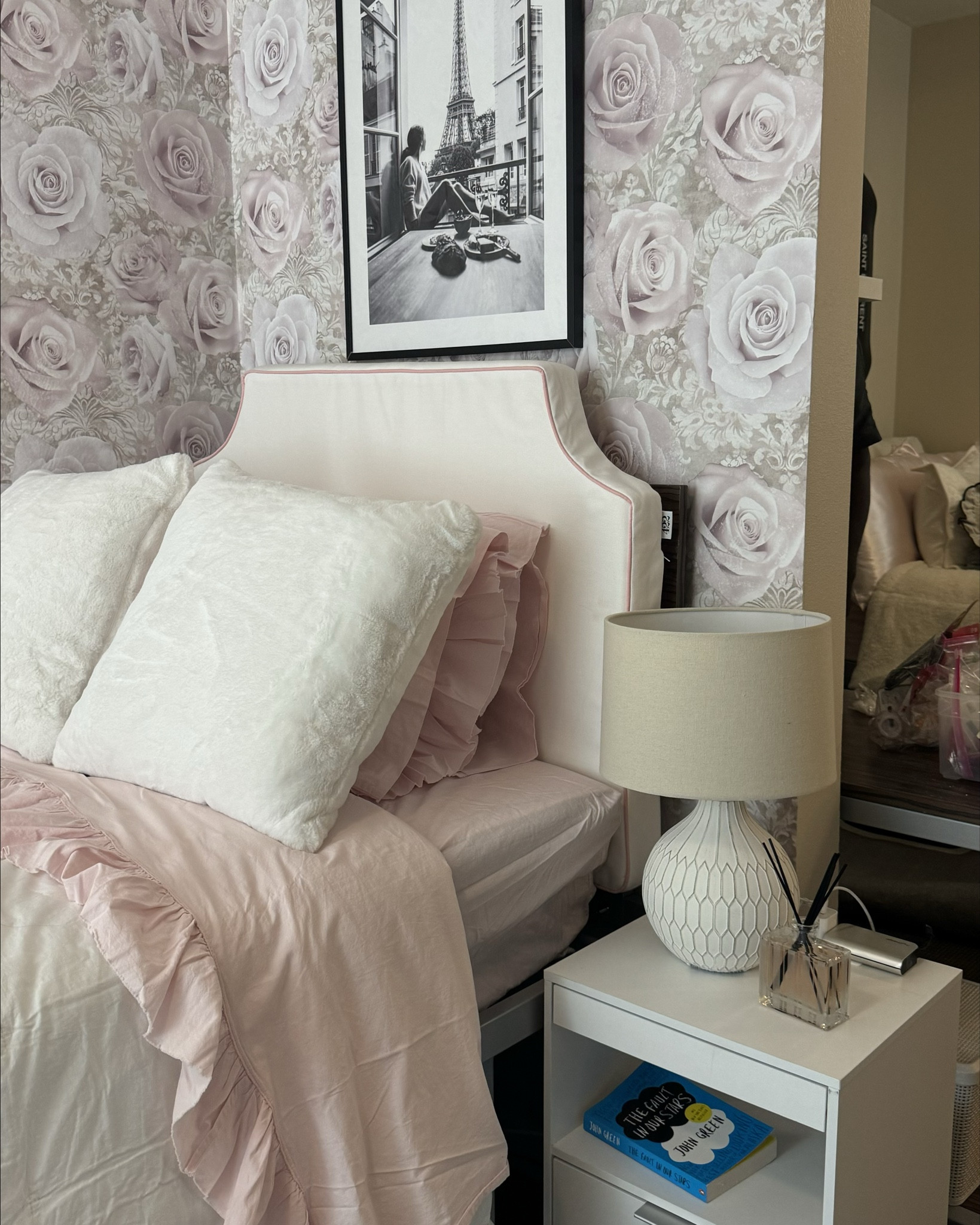 Juliette's new home away from home is all about that wallpaper magic! 🌟 If you're going to splurge on anything, make it peel-and-stick wallpaper—it’s an instant dorm room makeover. 🎨✨ #DormGoals #WallpaperWonder"

#LTKBacktoSchool #LTKHome #LTKStyleTip