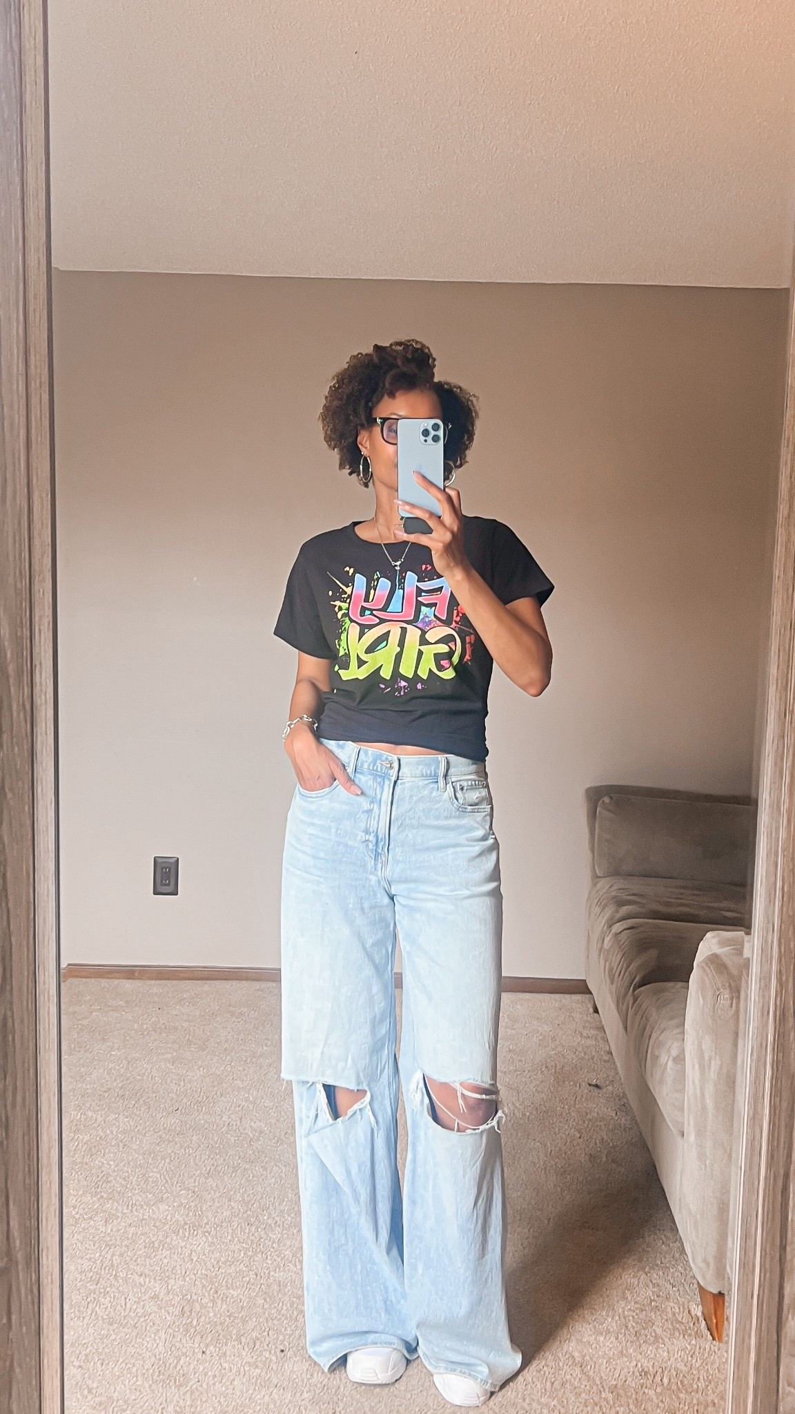 I’m living in my concert season. I’ve been to so many 90s concerts lately. A simple and casual 90s look for vibin to some good music.

#LTKTall #LTKootd #LTKOver40
