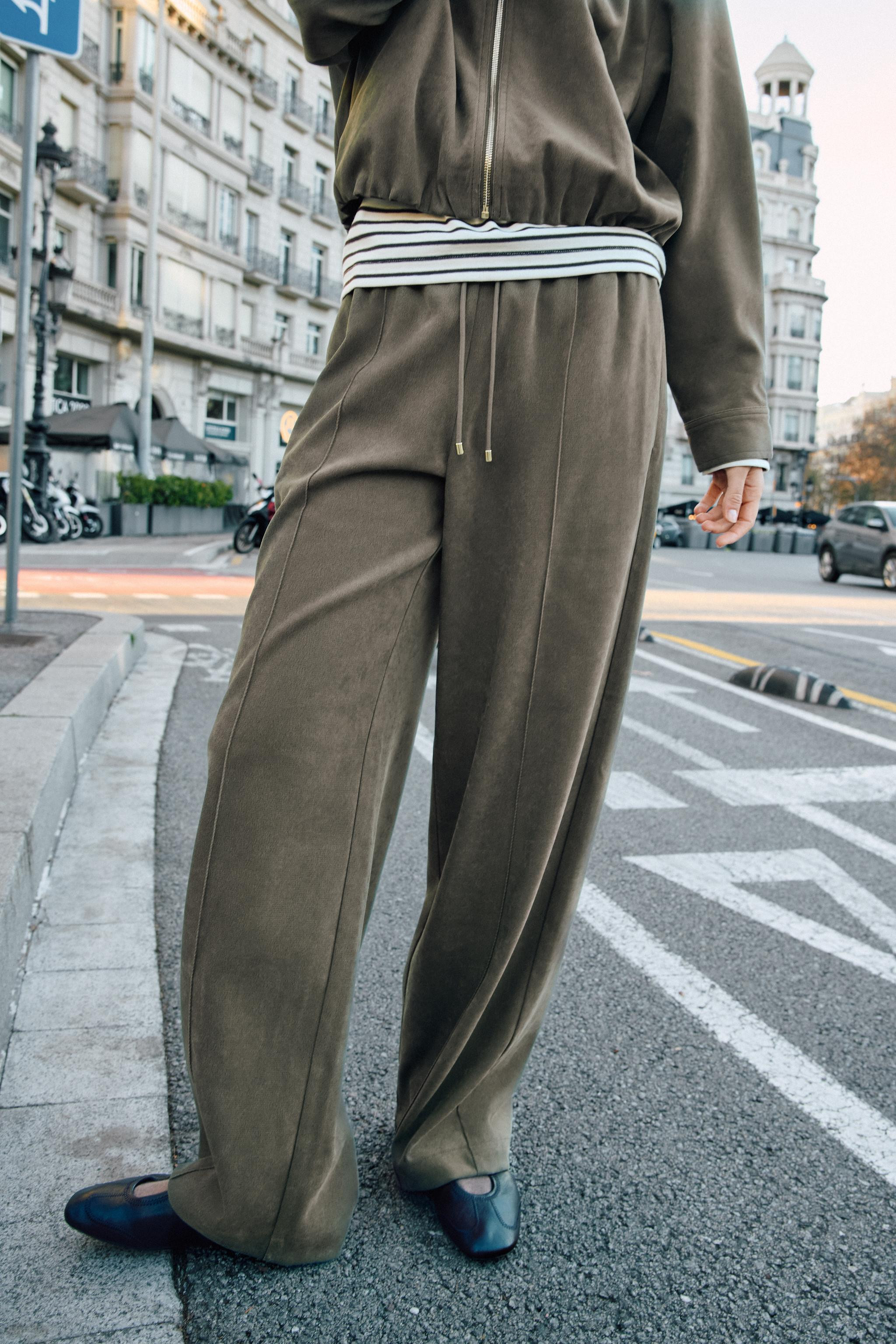 WIDE-LEG TROUSERS WITH ELASTIC WAISTBAND | Zara UK