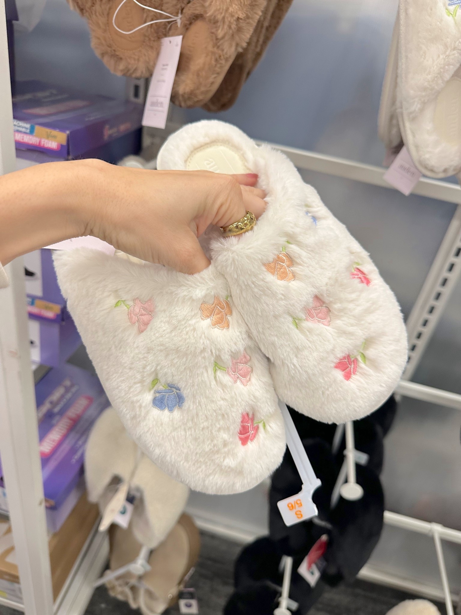 New women’s slippers at Target! Also comes in kids and toddler sizes 🌸🌷🌻🌼

#LTKmomlife #LTKKids