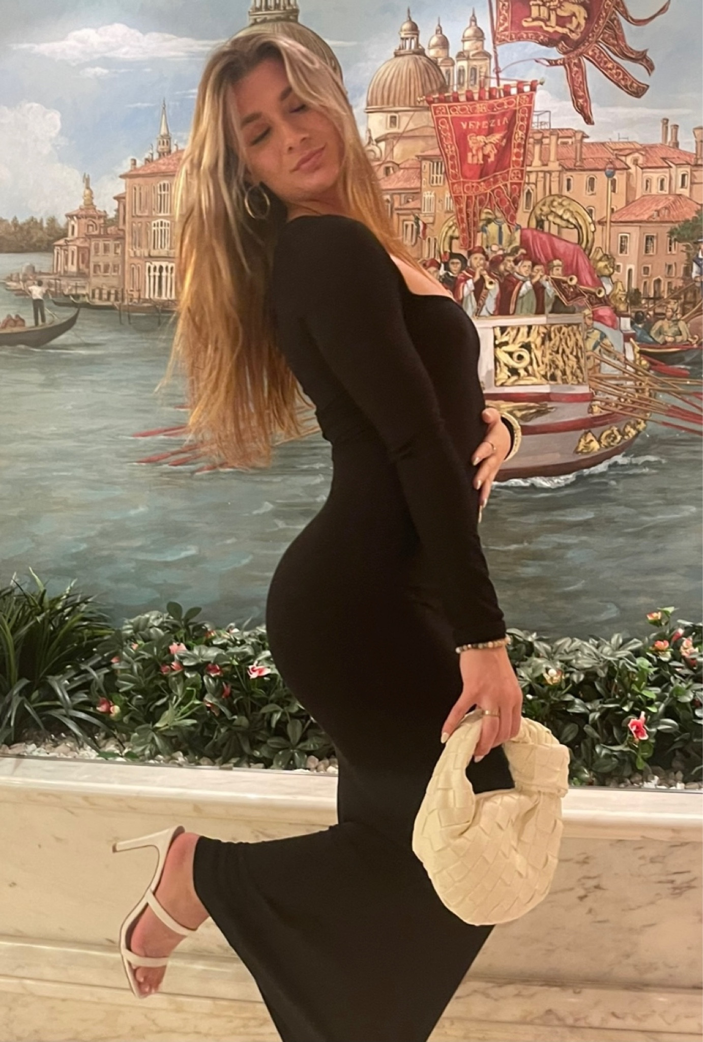 A classy night out fit. This Bottega dupe from Amazon is amazing. Having at least one Skims dress is a must 🖤 

#skimsdress
#bottega 
#classyfit

#LTKFind #LTKstyletip #LTKbeauty