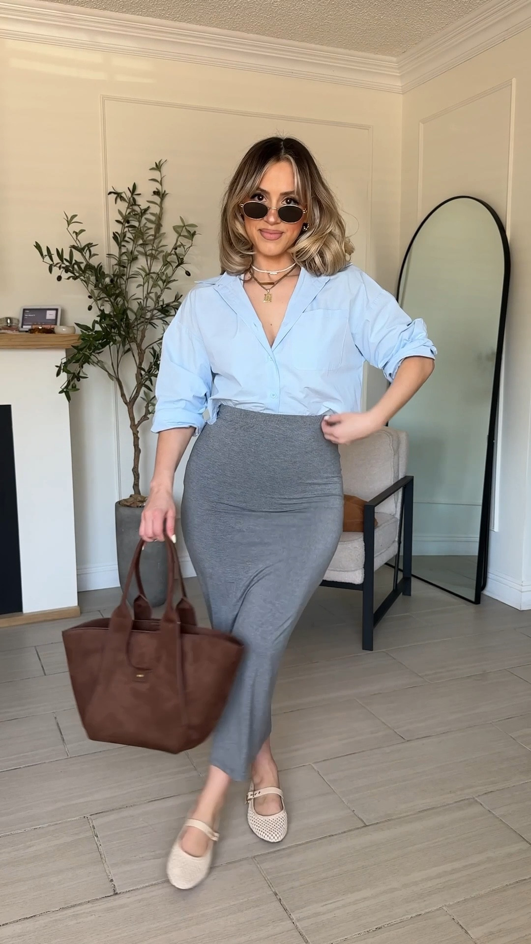 Casual chic midi skirt outfit 😍

✔️SM in midi Skirt + shapewear + cropped button up 

#LTKFindsUnder100 #LTKWorkwear #LTKStyleTip