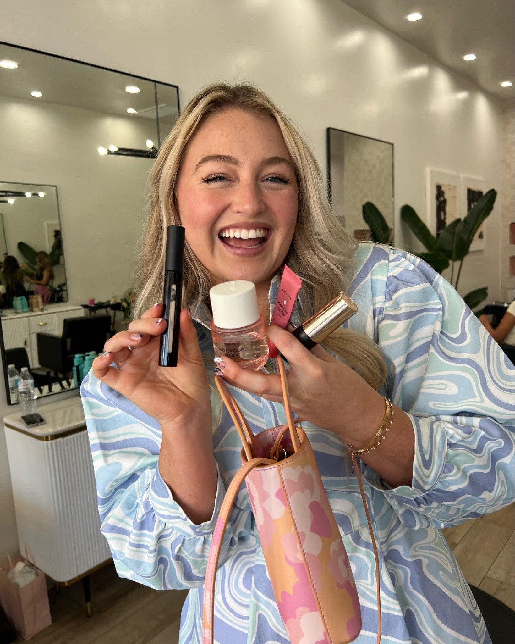 What’s in my handbag? My beauty essentials for course!!! These are my must have concealer, fragrance, lip balm and lip gloss 

#LTKunder50 #LTKunder100 #LTKbeauty