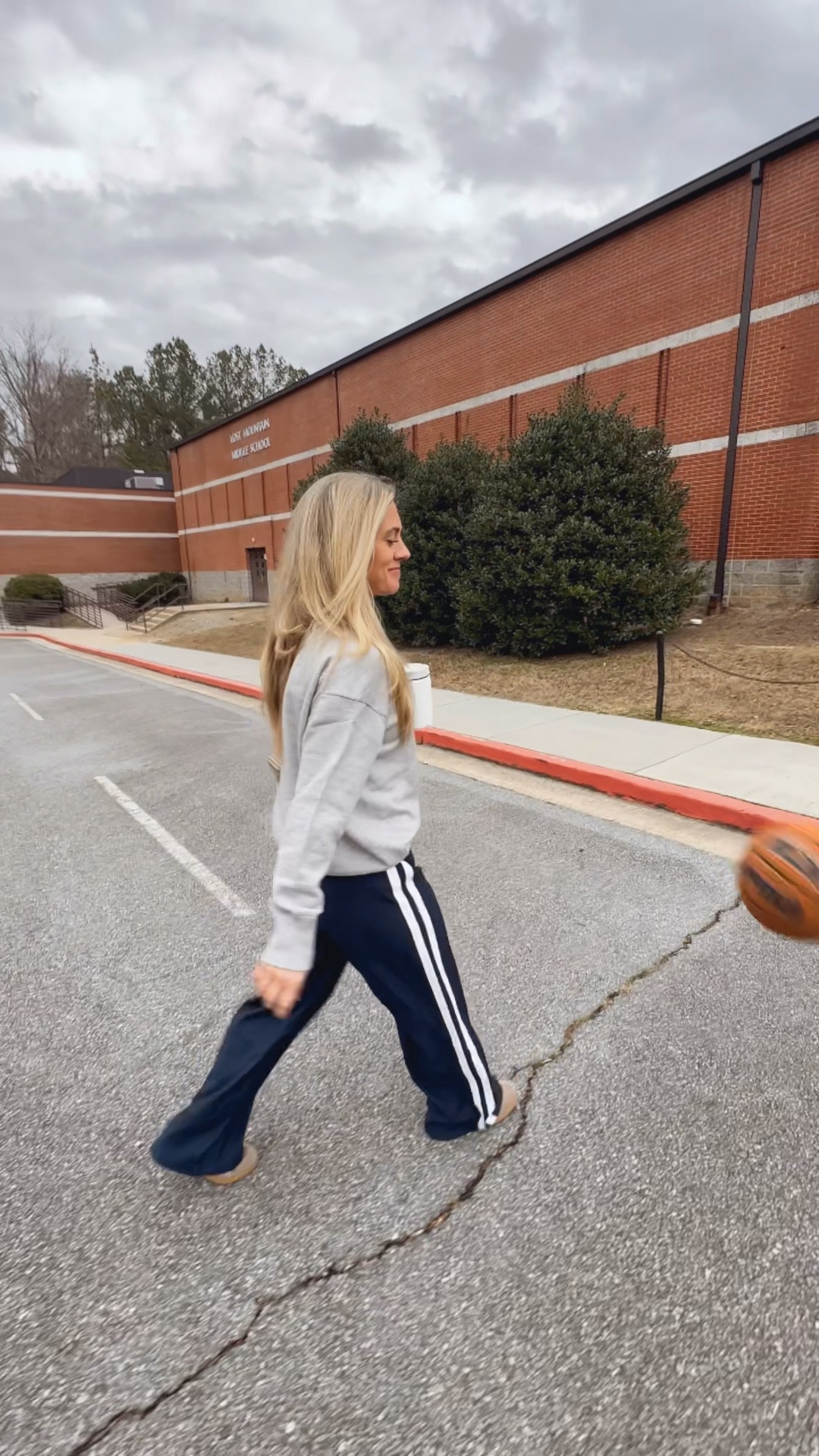 Track pants size medium
Amazon gray sweater small

#LTKdayinmylife #LTKootd #LTKmomlife