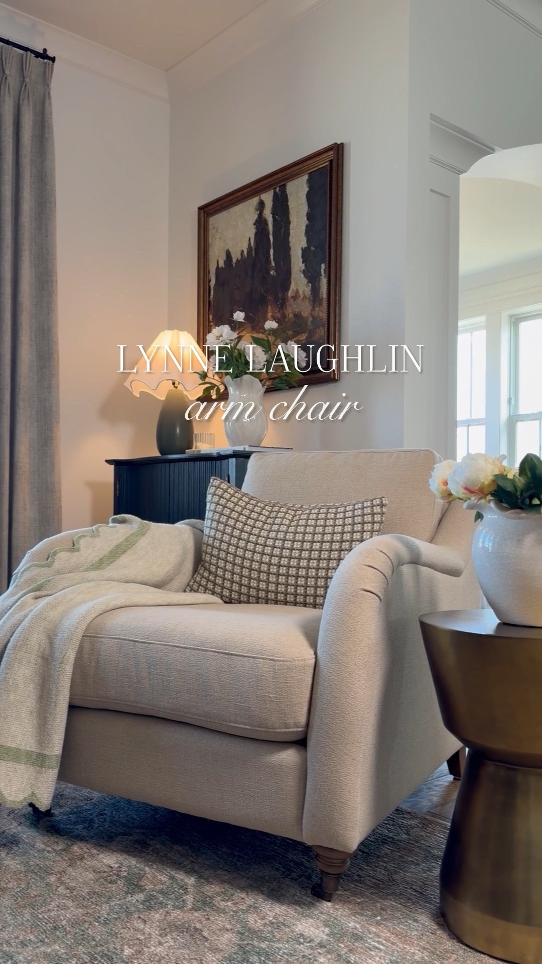 How pretty is this chair?! It is the Lynne Laughlin arm chair from @kathykuohome. This chair has sink-in cushions and soft, pleated details that give it a lived-in feel. Fabric color options include Antwerp Taupe and Ochre or leather in a dark brown. I love the traditional details — rolled arms, turned legs and casters. It is plenty roomy, charming and so comfy!


#springhome
#armchair
#lovewhereyoulive