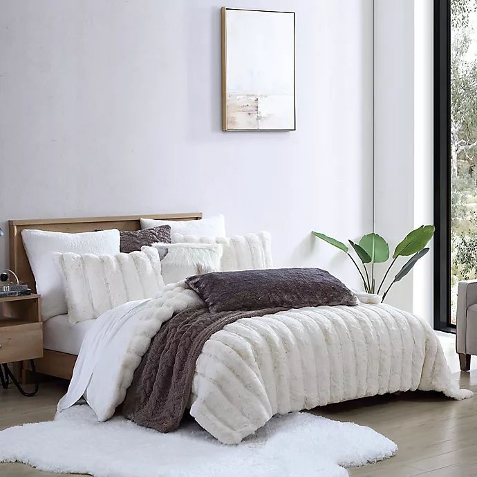 UGG® Landers Faux Fur 3-Piece King Comforter Set in Snow | Bed Bath & Beyond