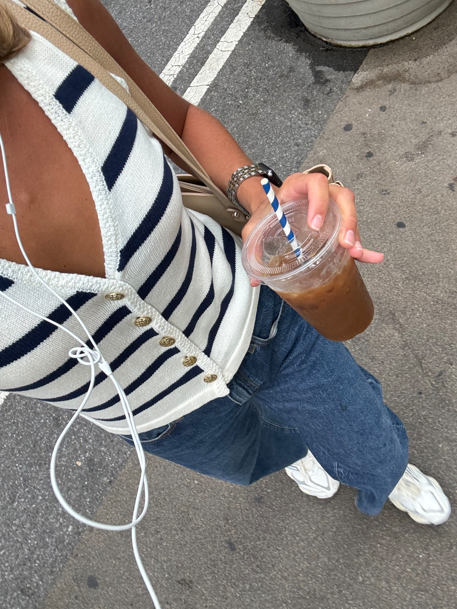 Casual office outfit👖 I’ve been LIVING in these jeans I can’t recommend them enough 