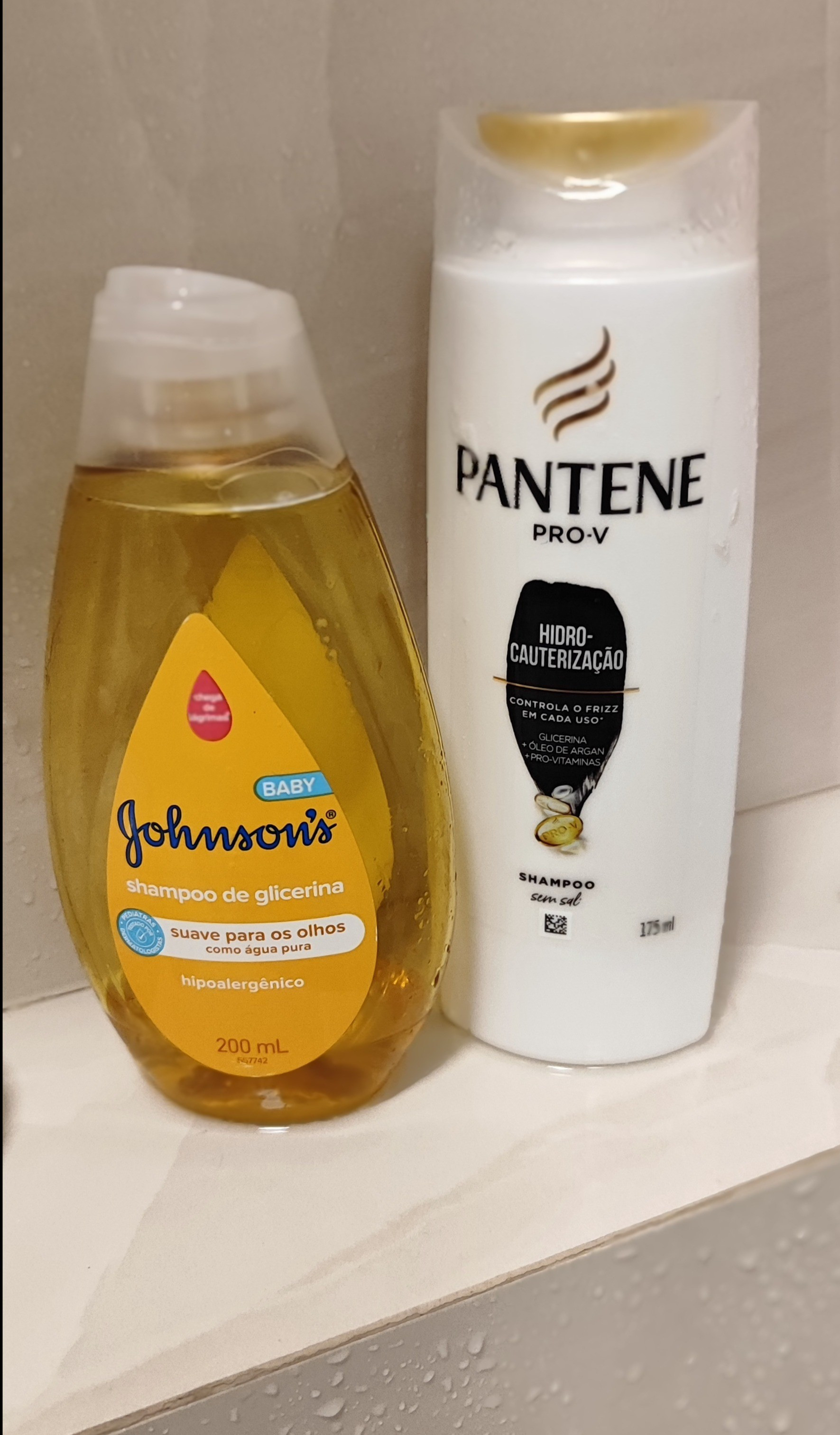 No meu banheiro não falta shampoo Johnson para lavar o rosto, tirar make, ele é o ideal, e o shampoo da Pantene que está sendo meu queridinho no momento. 

#LTKbeauty #LTKbrasil #LTKhome