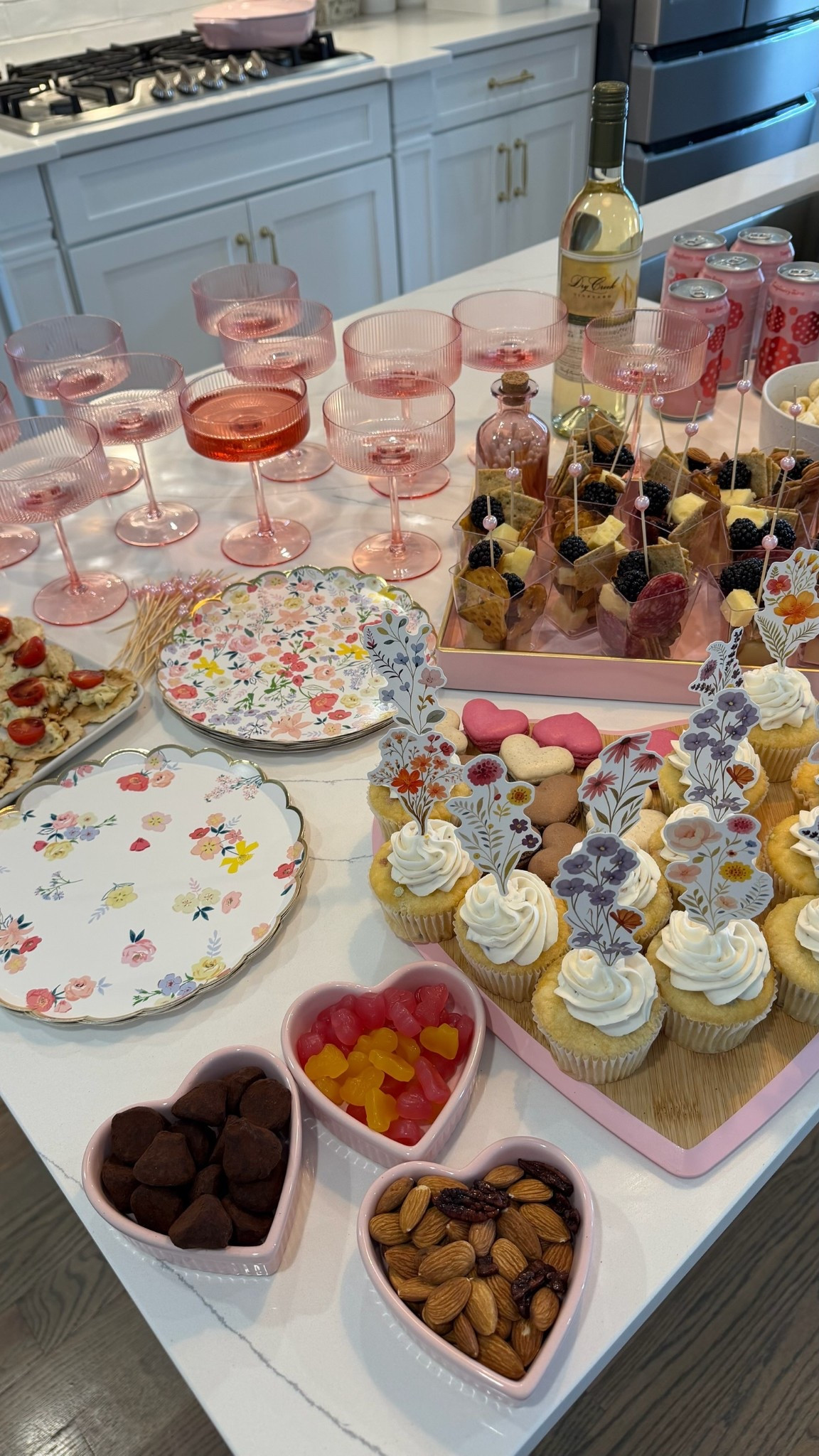 The cutest Valentine’s day decor from amazon & etsy 💕

#LTKHome #LTKSeasonal #LTKValentine