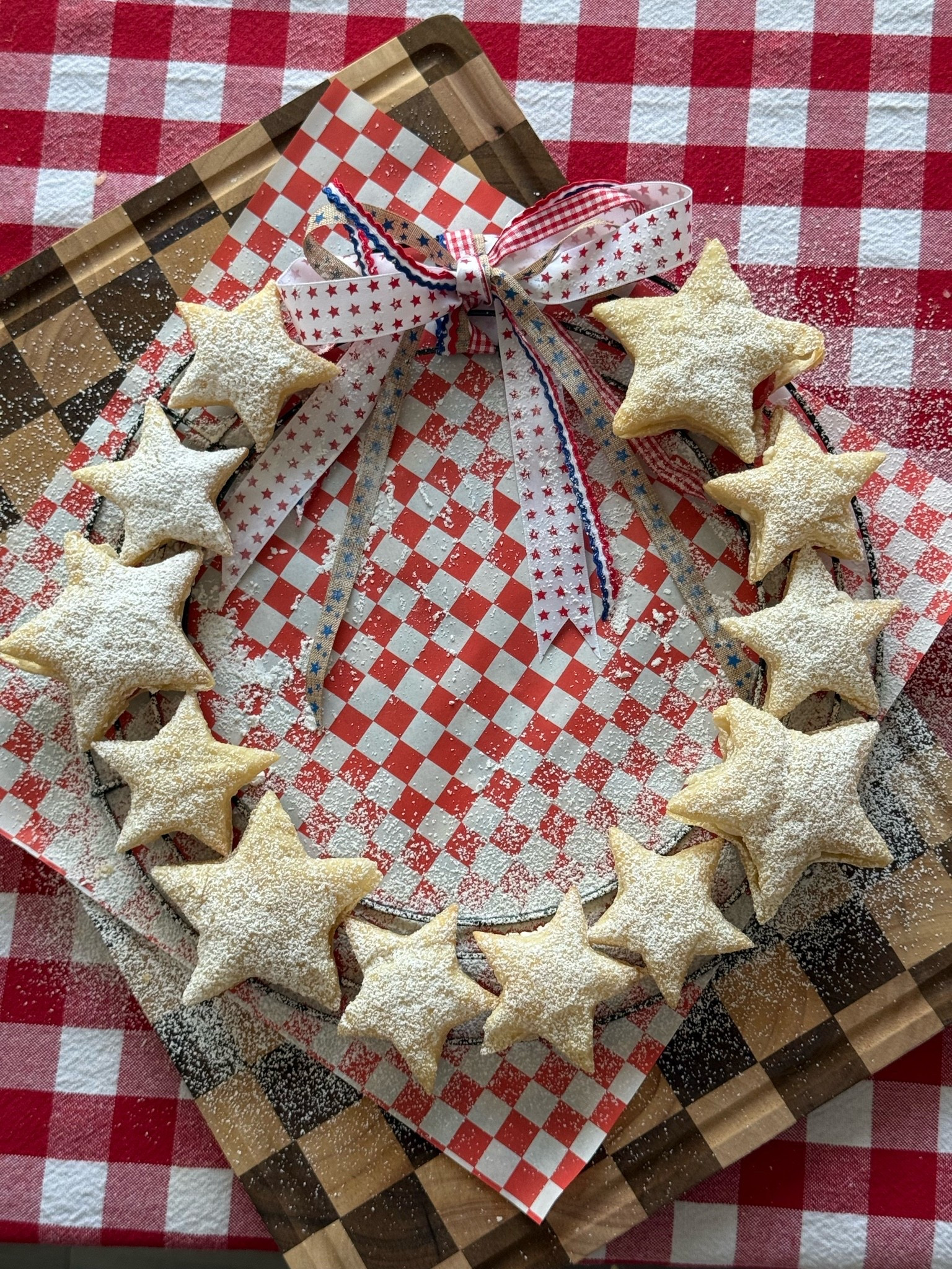 the must make treat for summer + only 4 ingredients…. 🍓⭐️

these are so easy to make — you won’t be able to just eat one 😋

all you need is store bought puff pastry, strawberries, and freshly made whipped cream (recipe below)

bake puff parties for 13-15 minutes or until golden brown, cut them in half, I used a piping bag to add the whipped cream, layer in strawberries and top with powdered sugar - they will be a bit and perfect for the Fourth of July ⭐️🍓🇺🇸

whipped cream is made with 1 cup heavy whipping cream, 1 tbsp powdered sugar, and 1 tsp vanilla extract - use a mixer to mix until you see stiff peaks, about 3-5 minutes ⏲️

follow for more EASY sweet treats ✨

#puffpastry #fourthofjuly #easydessert #summertreat