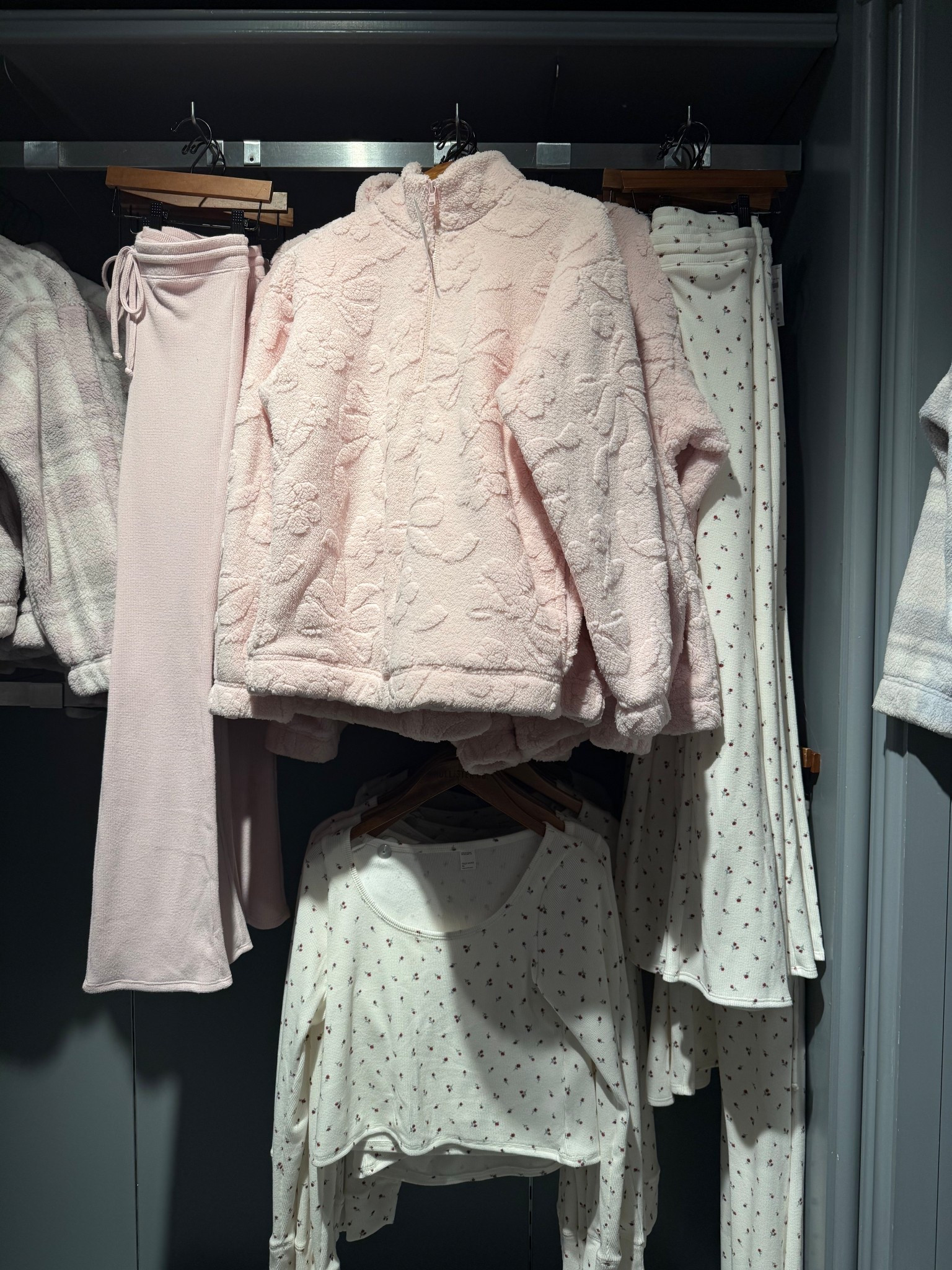 regretting not getting this zip up💞🎀 it’s perfect for cozy season!

quarter zip, hollister, outfit inspo, easy outfit, cozy fit, pink zipup, airport outfit, easy style, comfy fit

#LTKGiftGuide #LTKActive #LTKHoliday