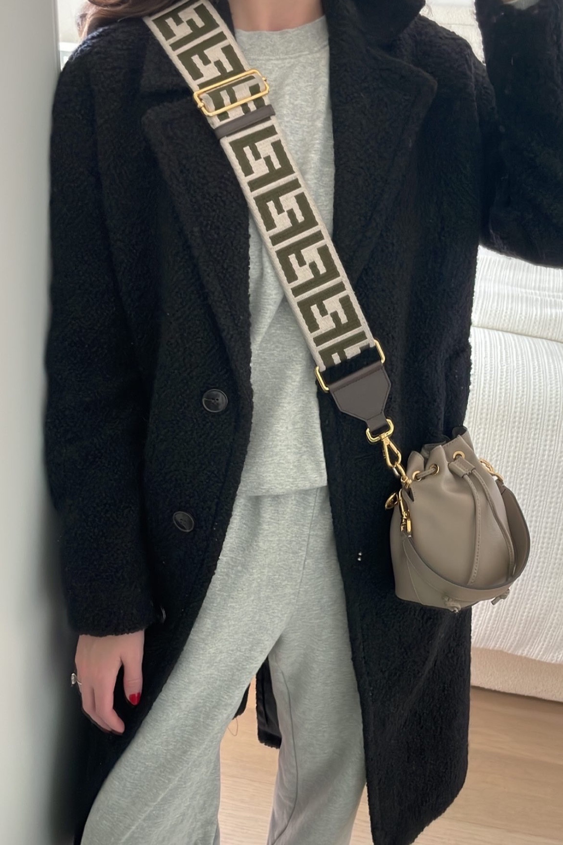 XSmall jacket 
Small sweatshirt 
Small sweatpant 

#LTKSeasonal #LTKstyletip #LTKHoliday