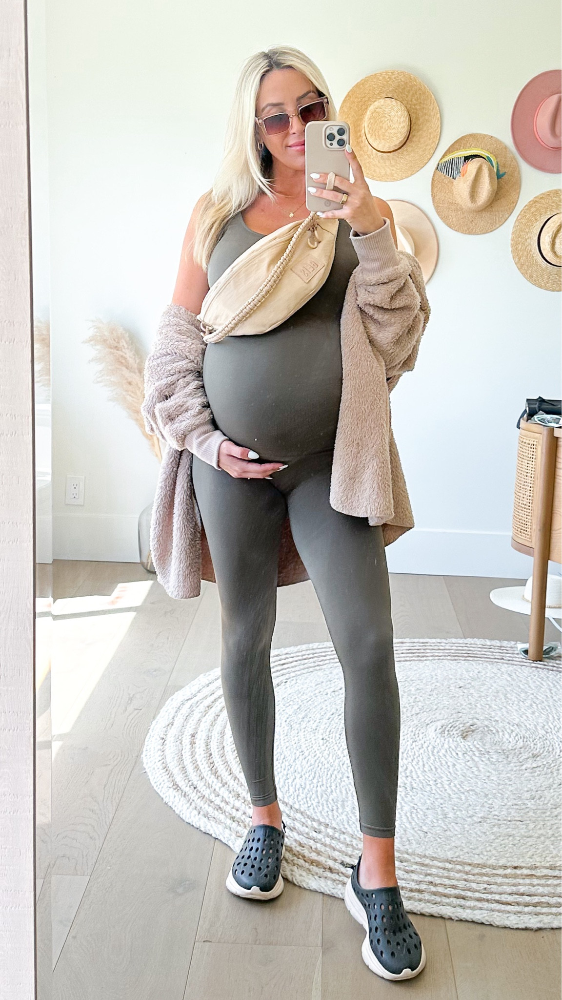 Casual maternity outfit 

#LTKstyletip #LTKbump #LTKfamily