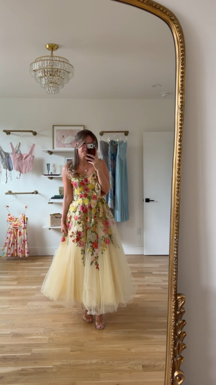 Yellow tulle Mac Duggar gown wedding guest and formal event dresses

I did my normall size 2 but i wish i could size down 

Vici:emerson30
Divi: emerson15

Wedding guest
Black tie
Formal event
Sequin dress
Floral dress
Off the shoulder
One shoulder
Special occasion
Fall party

#LTKootd #LTKWedding #LTKSeasonal