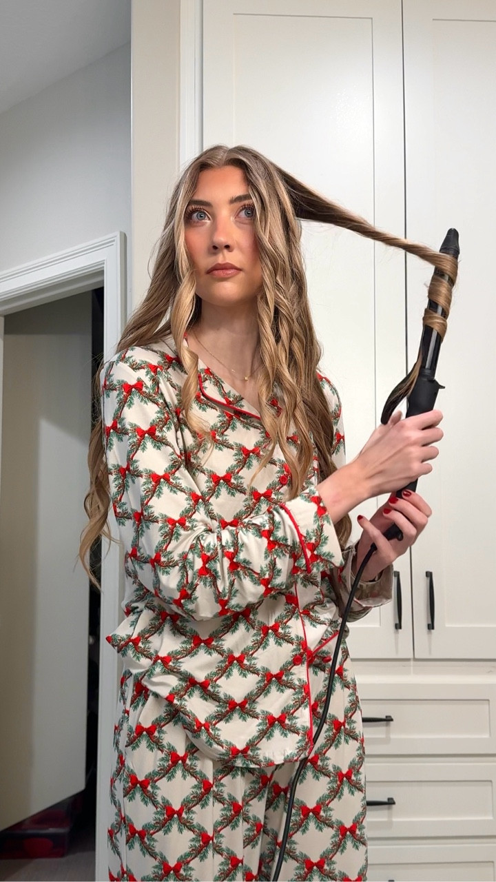 and it’s on sale for Black Friday 🎄♥️ find it and more of my favorites on my amazon storefront! Or comment SHOP and I will send you the 🔗

I’m using the 1 inch :)

# #hairtok #hairinspo #hairtutorial #holidayhairstyle easyhairstyles @bioionic @kyteliving