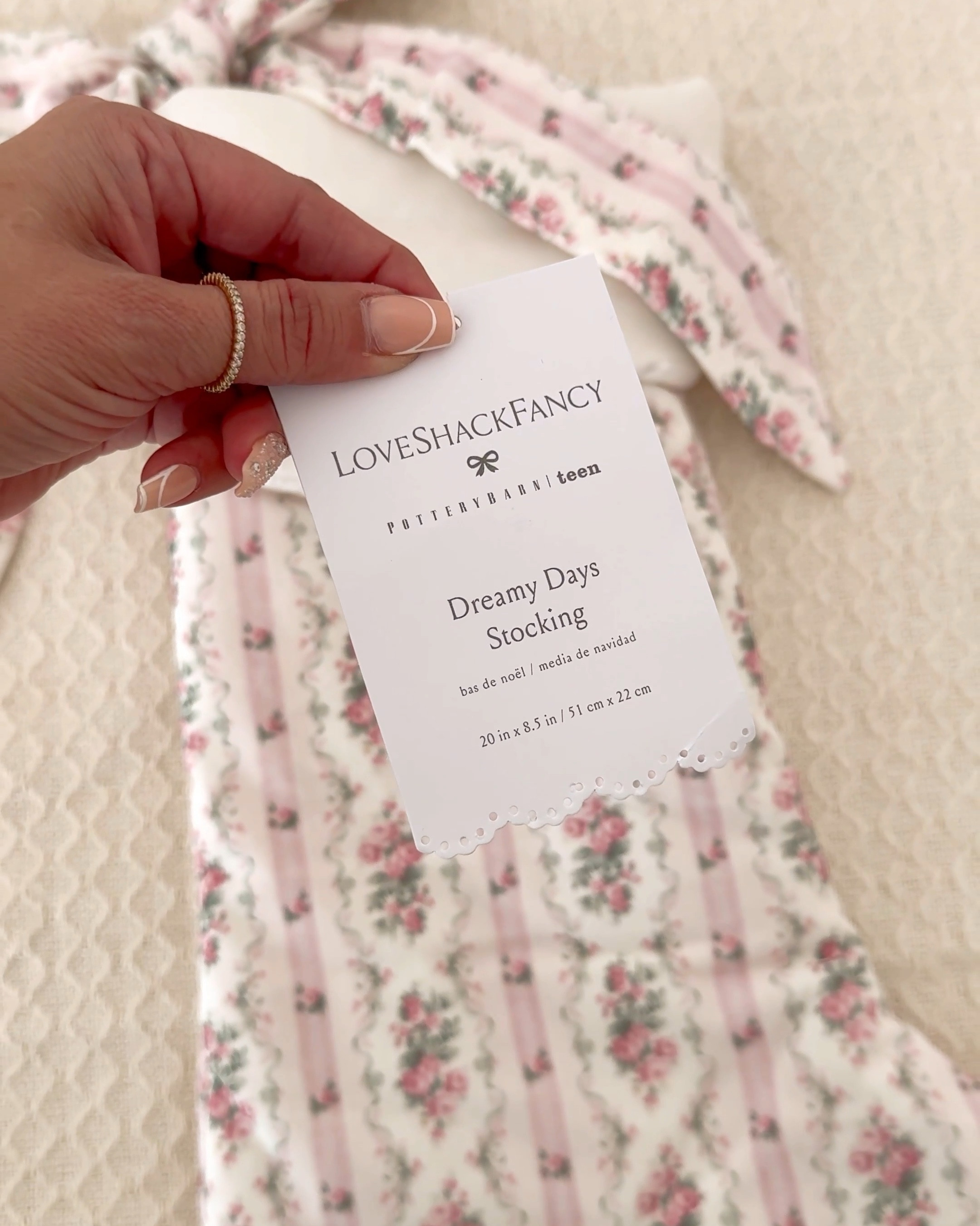 Pink shabby chic Christmas #potterybarn
#loveshackfancy

#LTKSeasonal #LTKU #LTKStyleTip